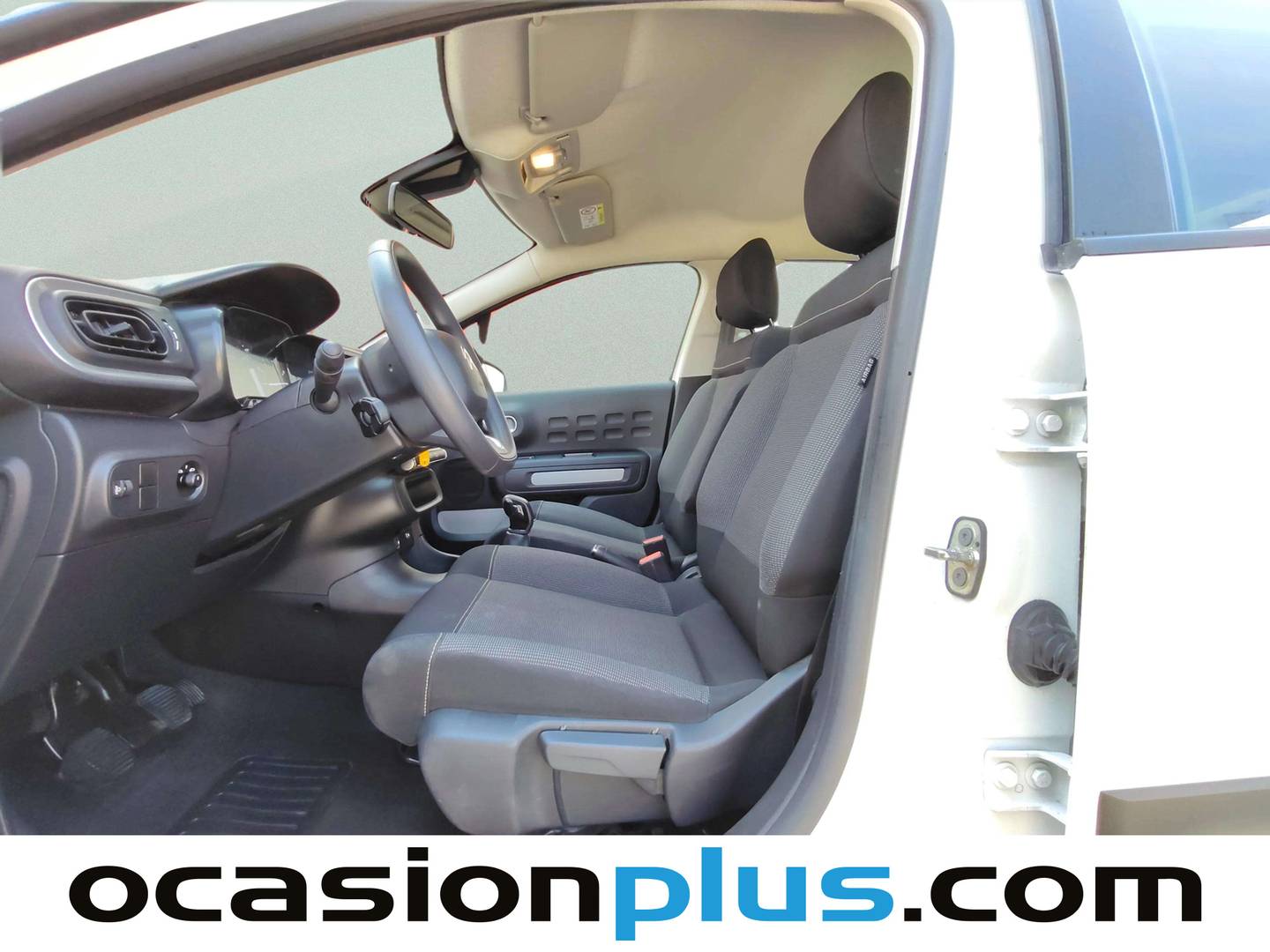 Foto asientos delanteros Citroën C3 Citroën C3 PureTech 83 Plus (83 CV)