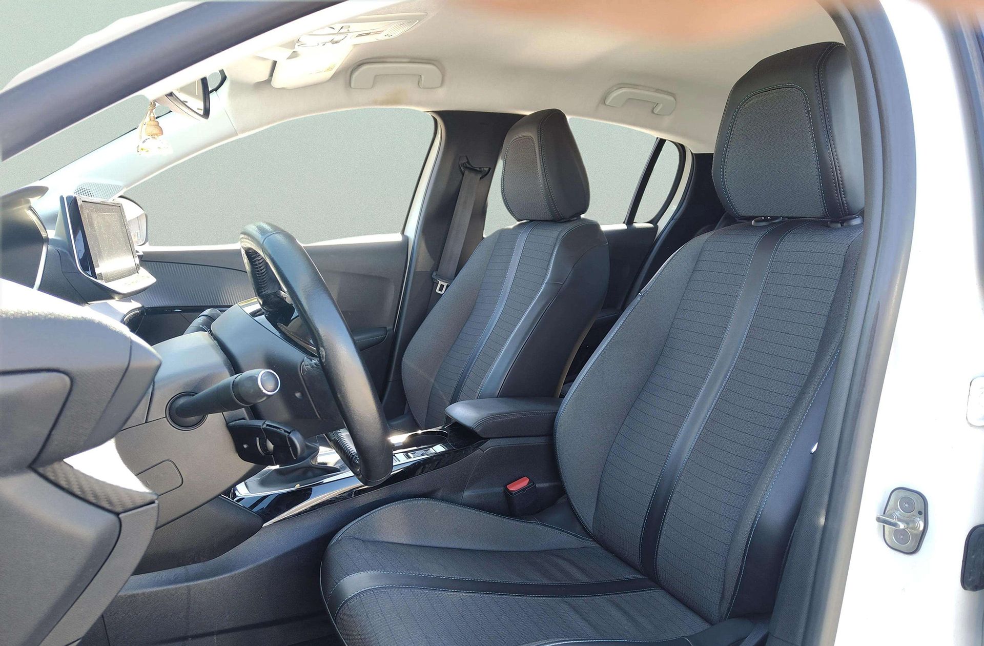 Peugeot 208 PureTech 100 Allure - foto 11