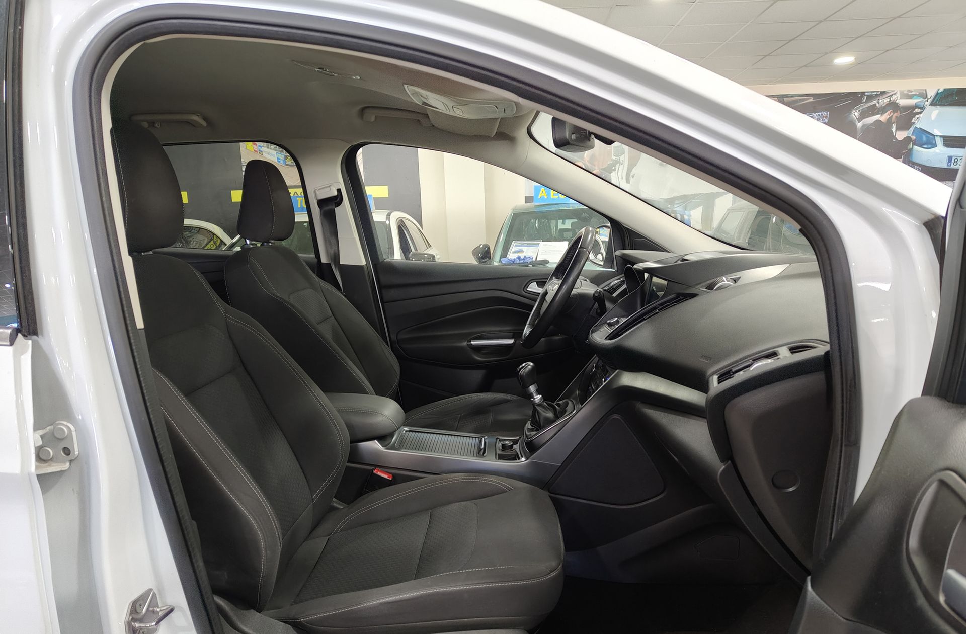 Ford Kuga 1.5 TDCi Titanium 4x2 - foto 17