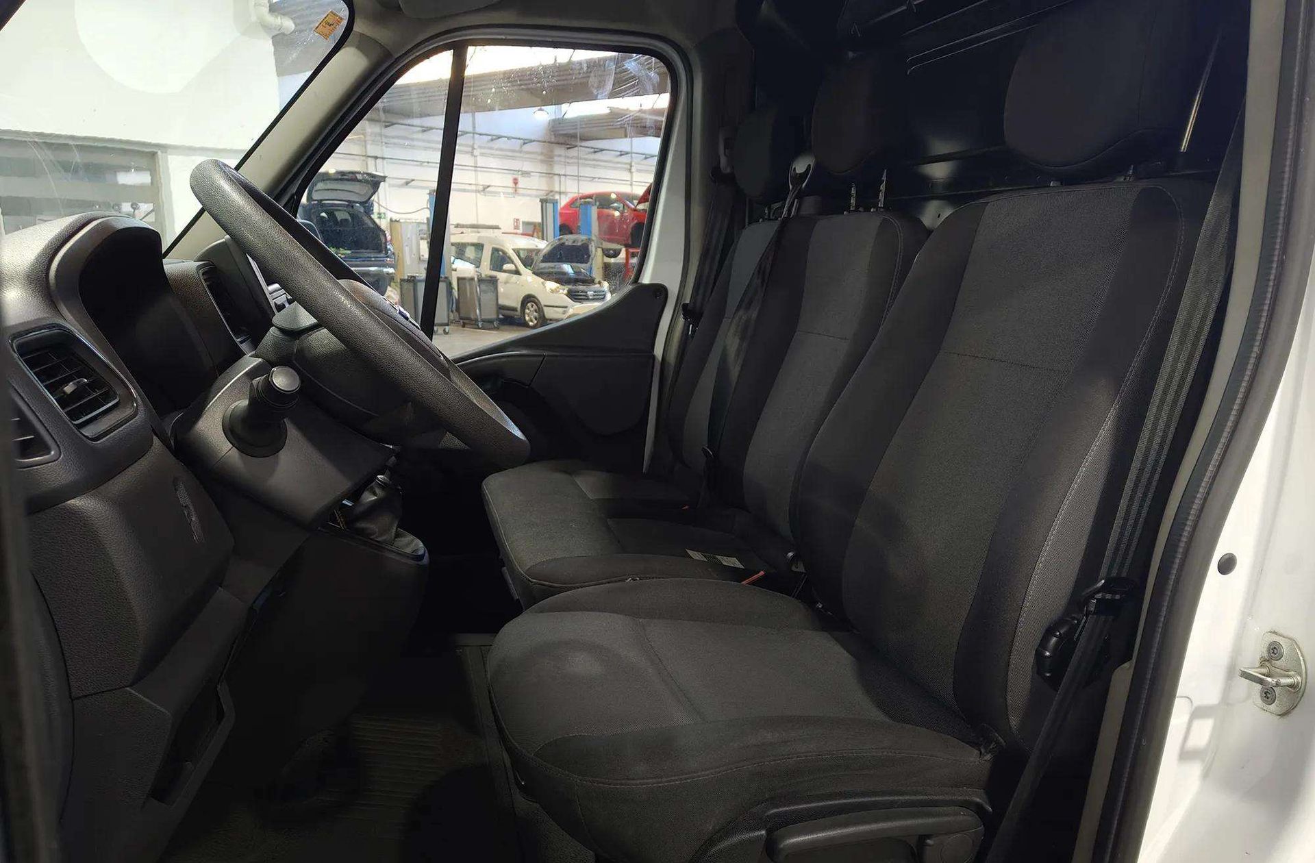 Nissan Interstar Furgon 2.3 dCi L2H2 3,5T FWD GO - foto 8