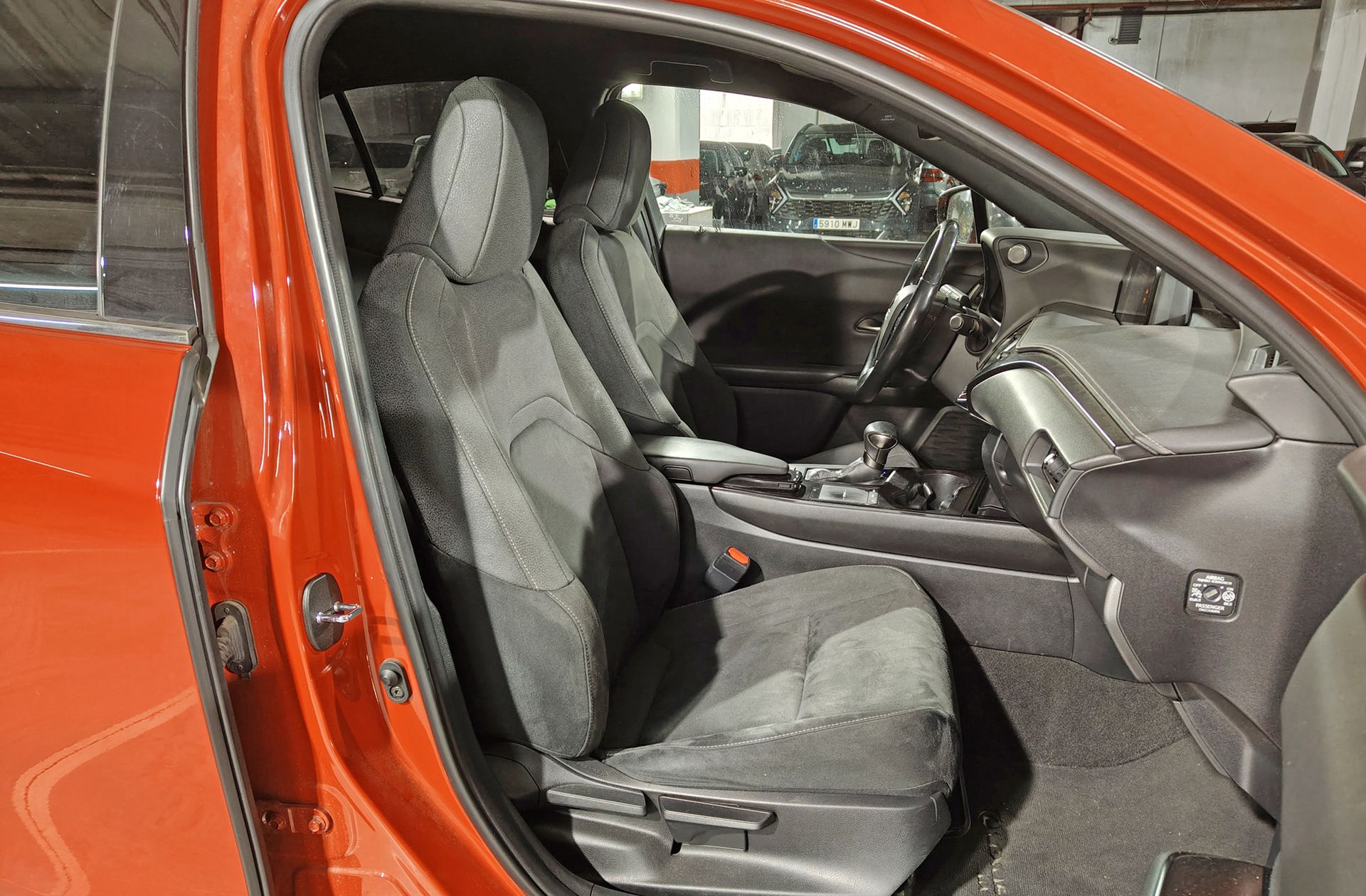 Lexus UX 250h Premium - foto 14