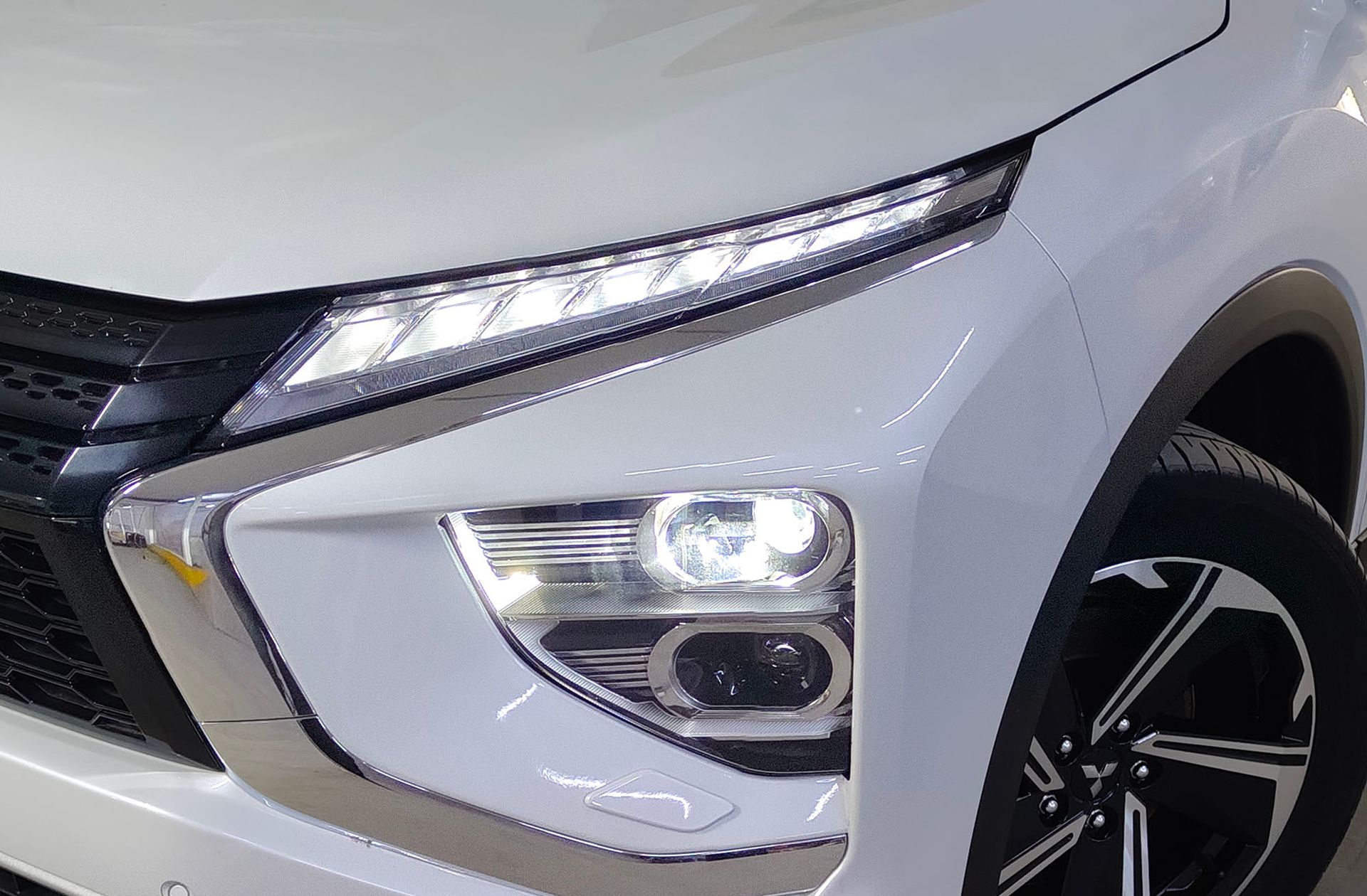 Mitsubishi Eclipse Cross 2.4 PHEV Kaiteki 4WD - foto 18