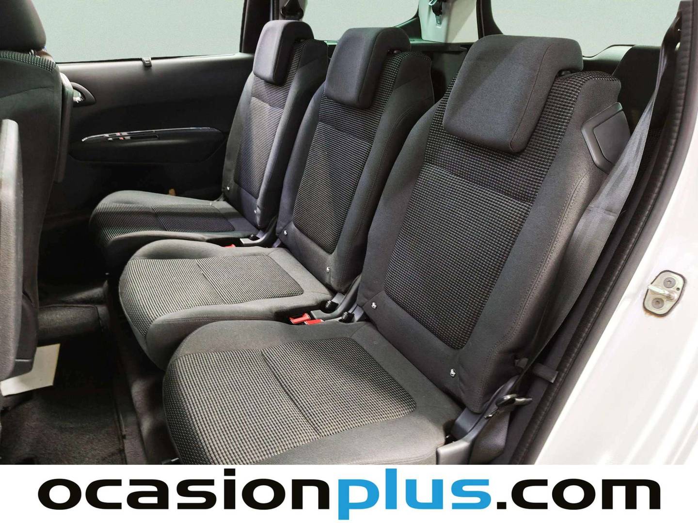 Foto asientos traseros Peugeot 5008 Peugeot 5008 1.6 BlueHDi FAP Allure  (120 CV) 7 plazas