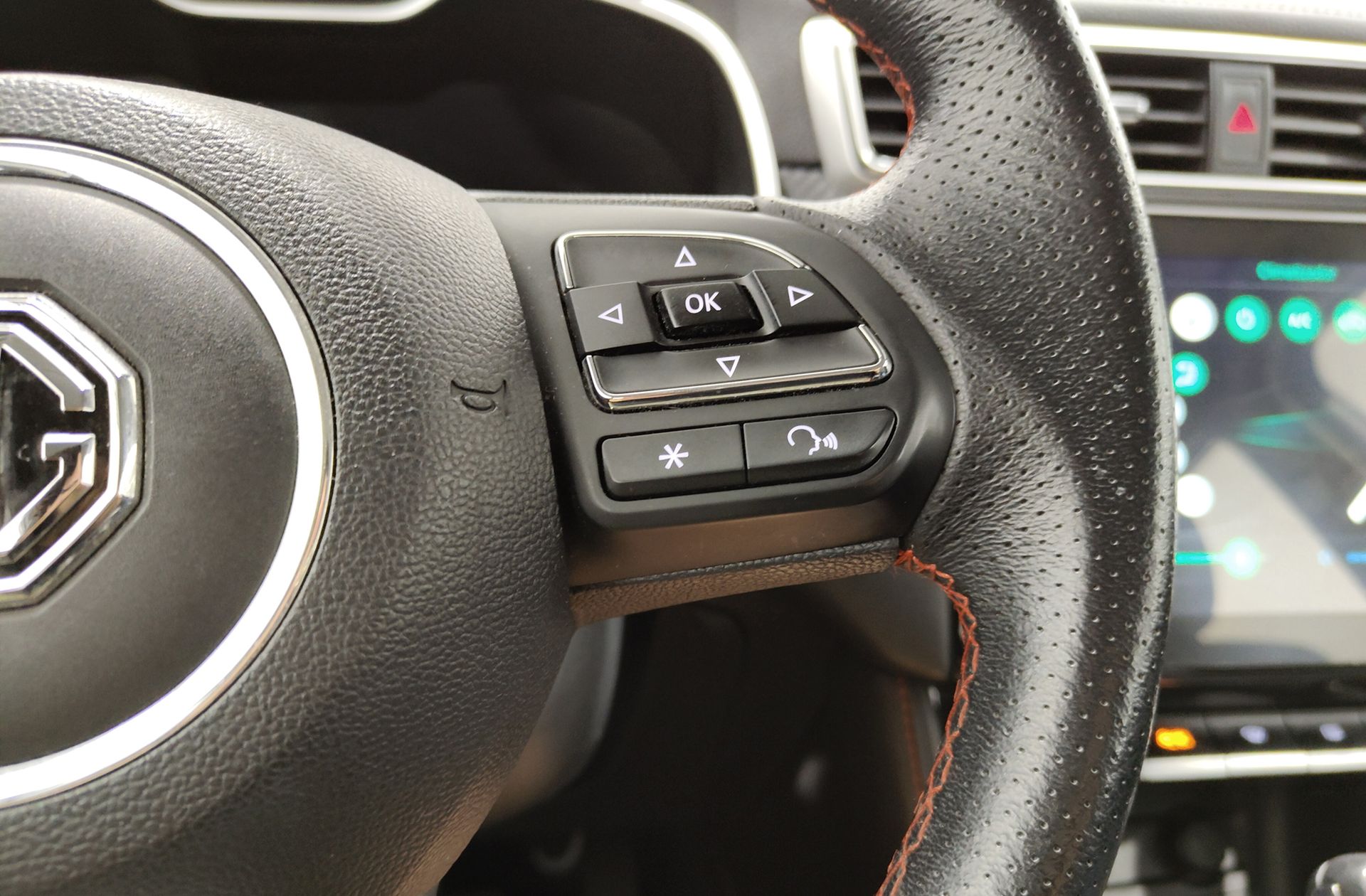 MG ZS 1.0T Luxury - foto 32