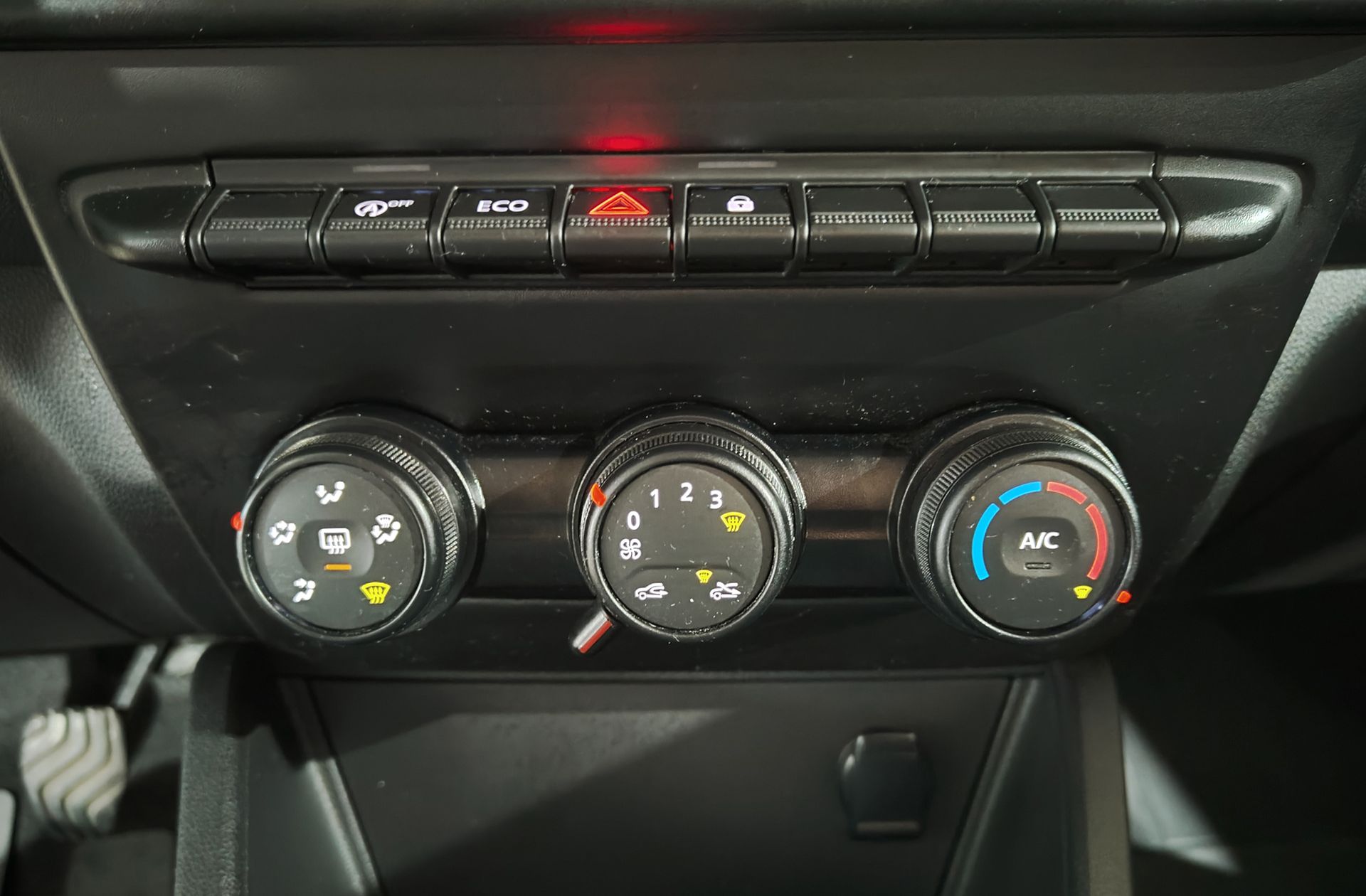 Dacia Duster Essential TCe 4x2 - foto 28