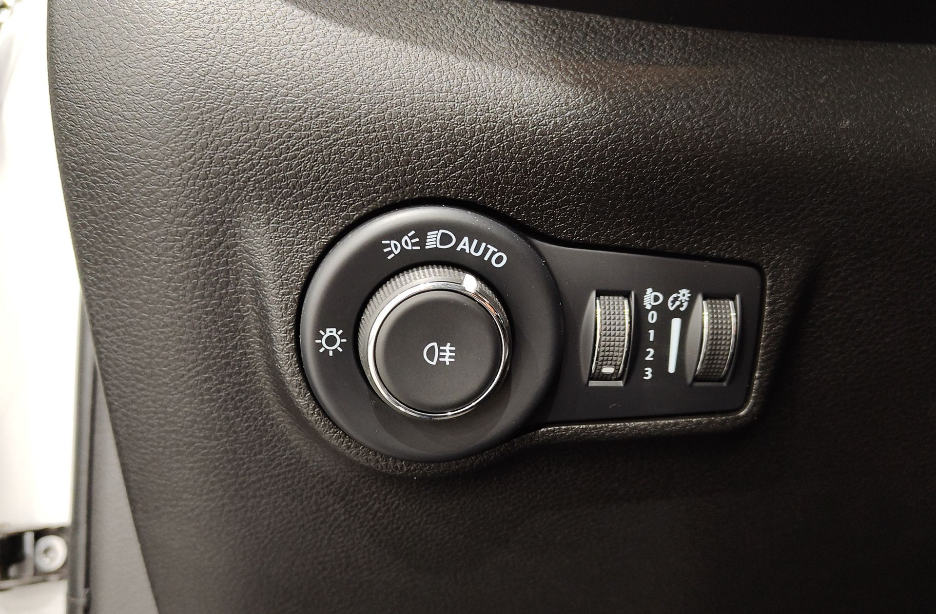 Jeep Compass 1.3 Gse Night Eagle FWD - foto 23