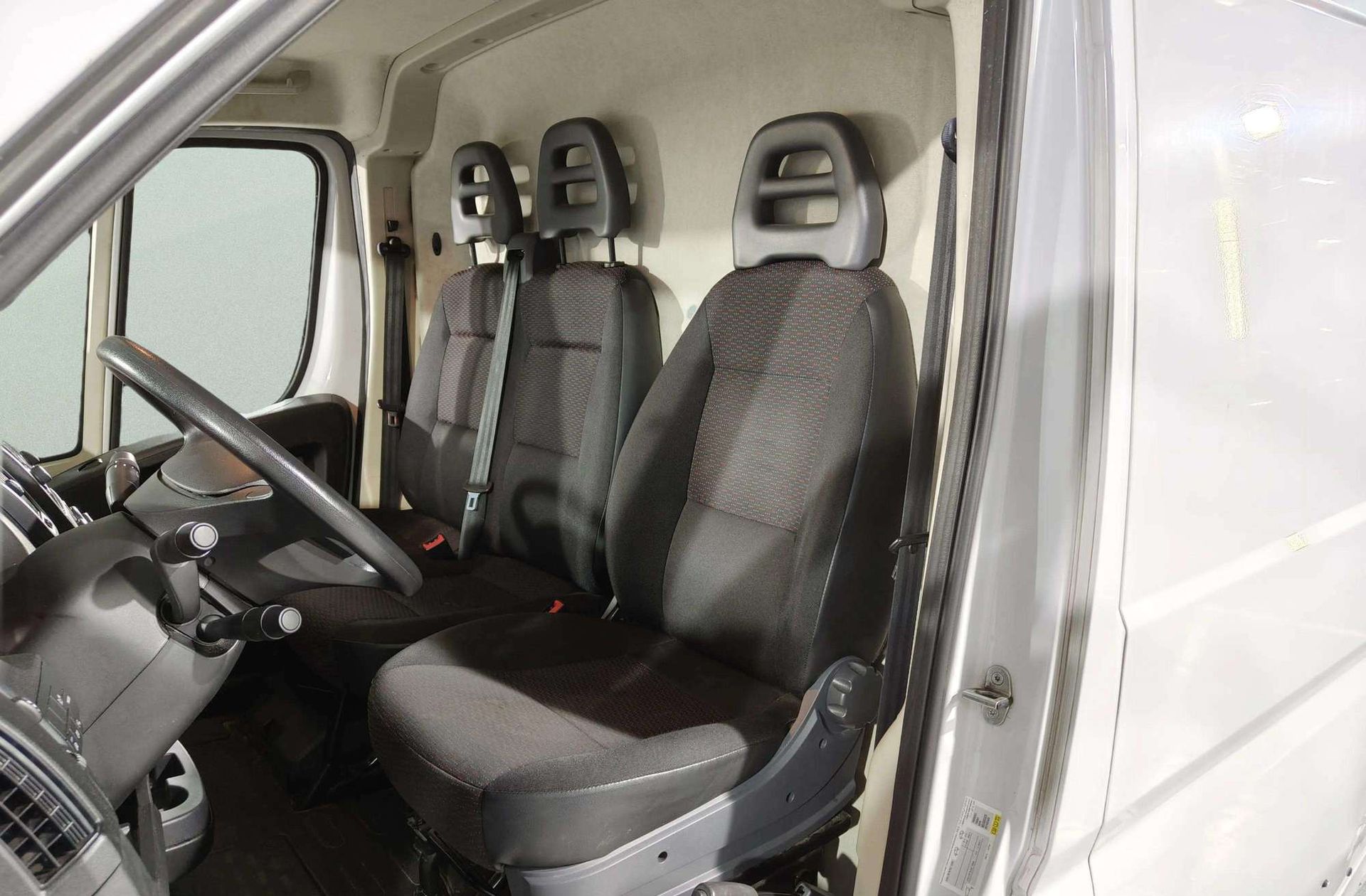 Citroën Jumper Furgon BlueHDi 120 35 L3H2 - foto 9