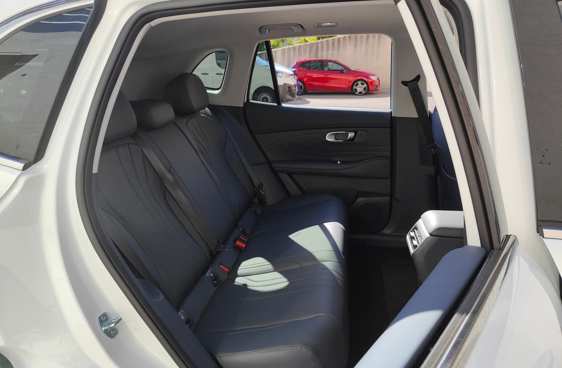 Geely Starray EM-i 1.5 PHEV Pro - foto 18