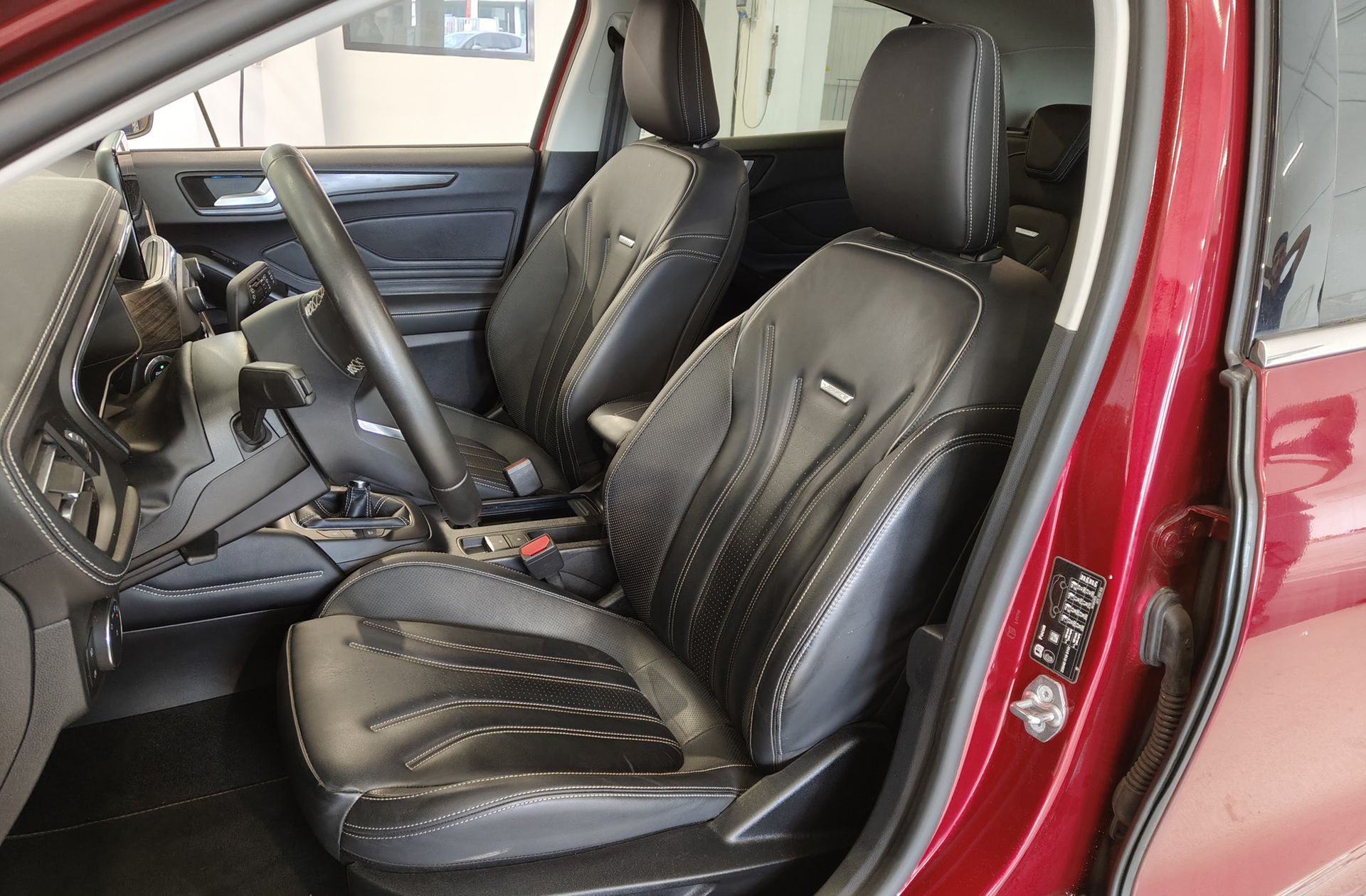 Ford Focus 1.5 EcoBoost Vignale - foto 12
