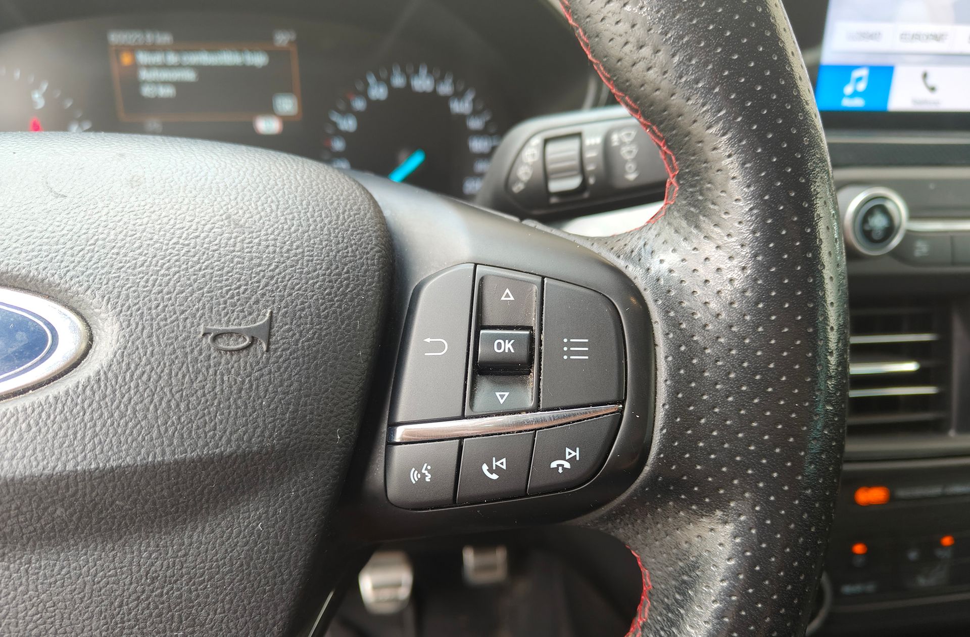 Ford Focus 1.0 EcoBoost ST-Line - foto 27