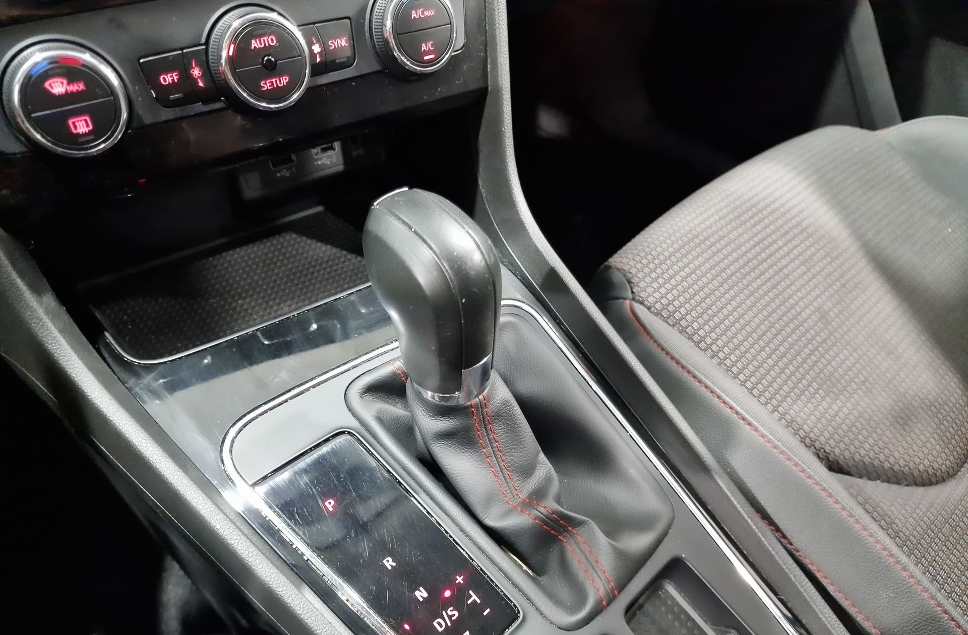 SEAT León 2.0 TDI FR DSG - foto 5