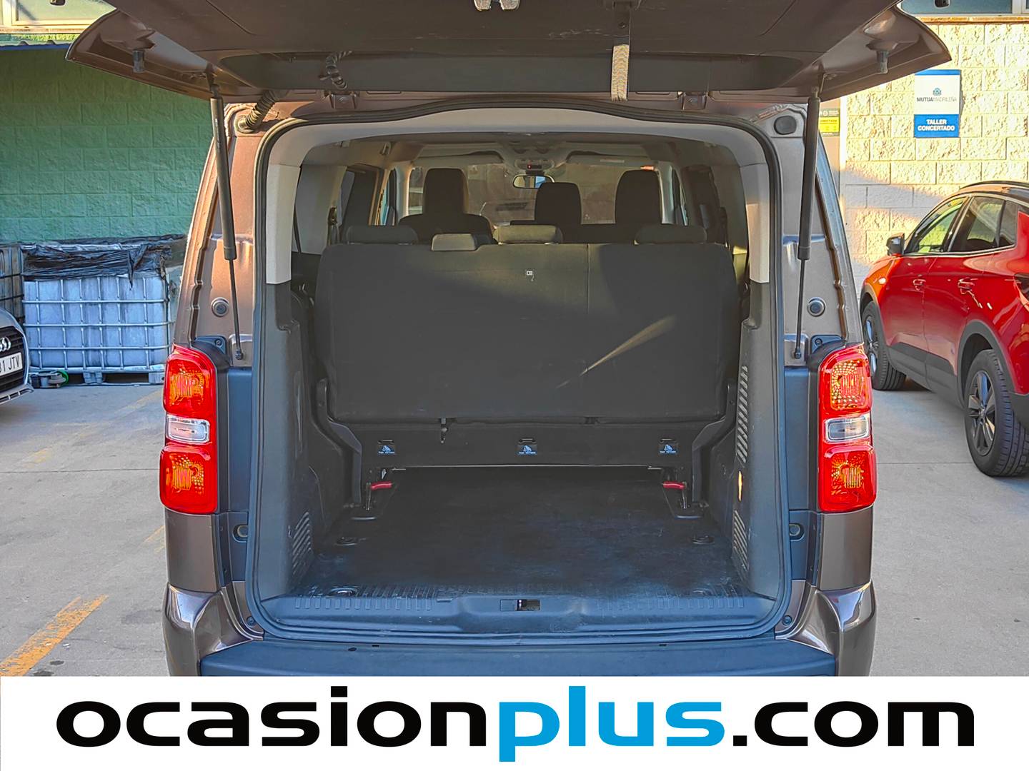 Foto asientos traseros Peugeot Traveller Peugeot Traveller 2.0 BlueHDi Business Long EAT8 (180 CV) 8 Plazas
