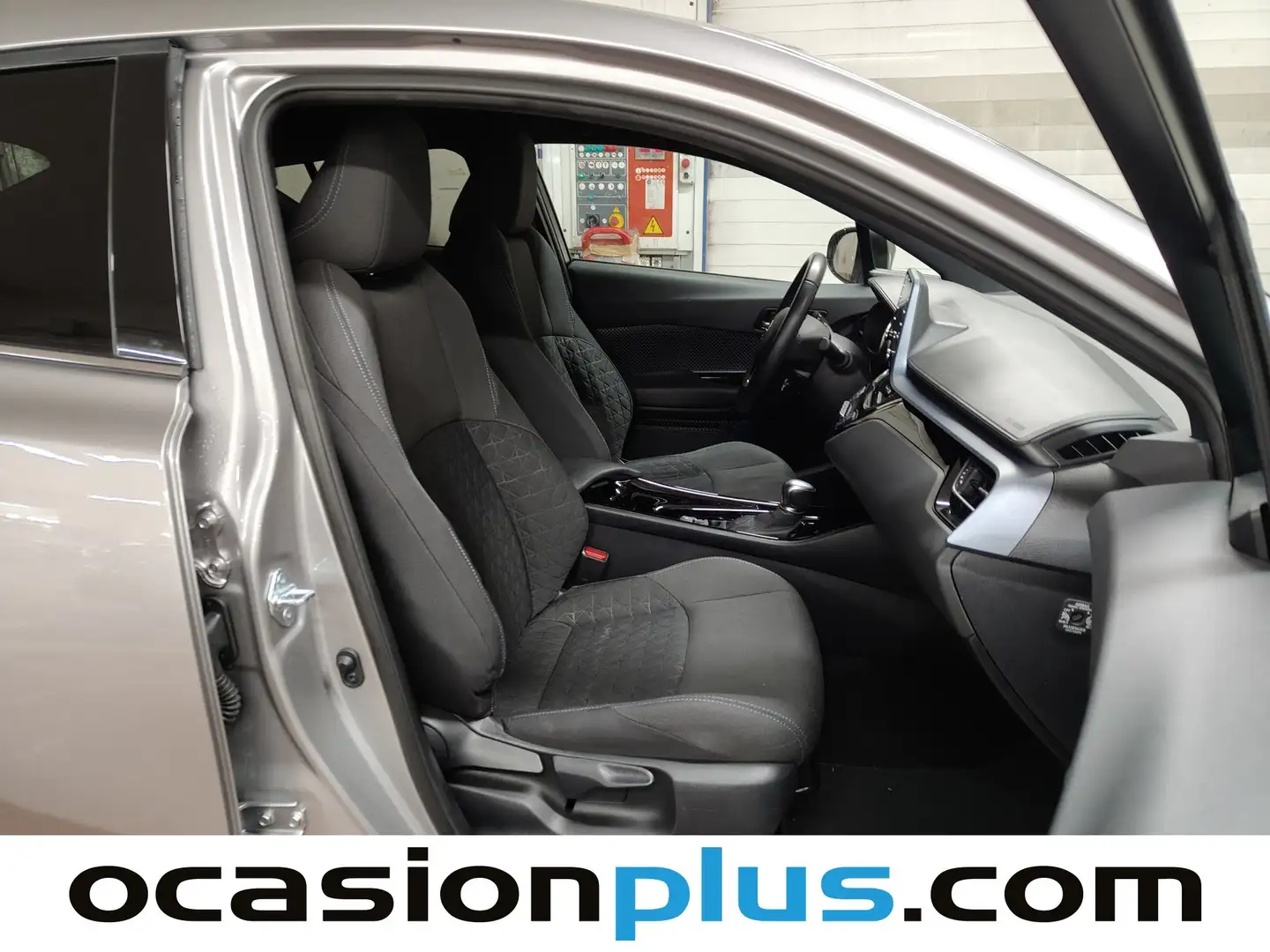 Foto Toyota C-HR Toyota C-HR 1.8 125H Advance (122 CV)