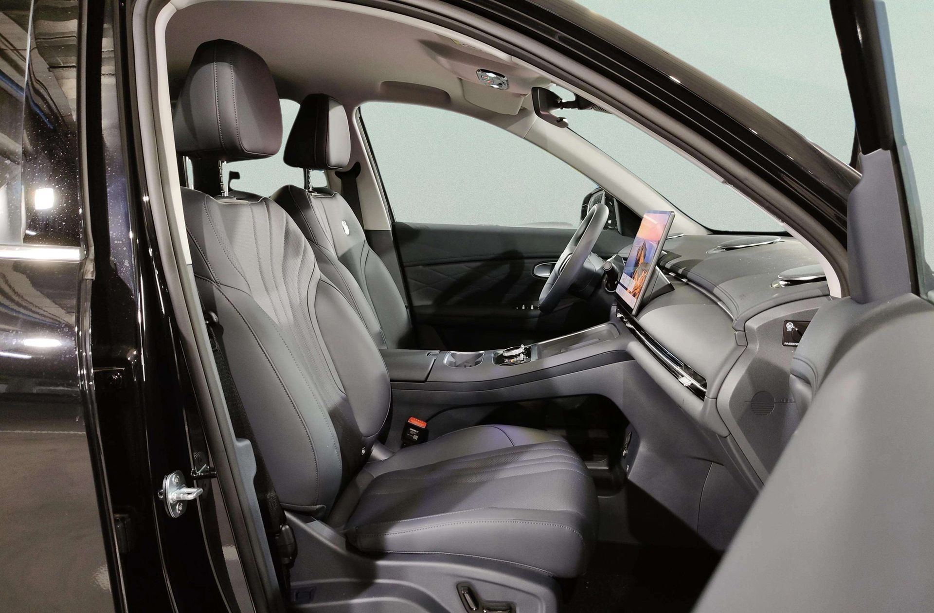 Geely Starray EM-i 1.5 PHEV Pro - foto 22