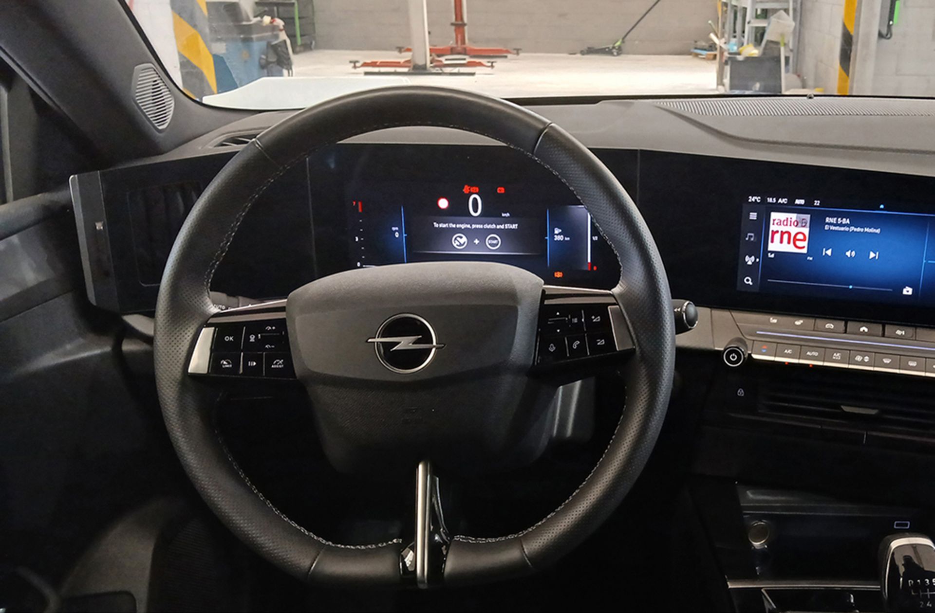 Opel Astra 1.2 Turbo XHT GS - foto 21
