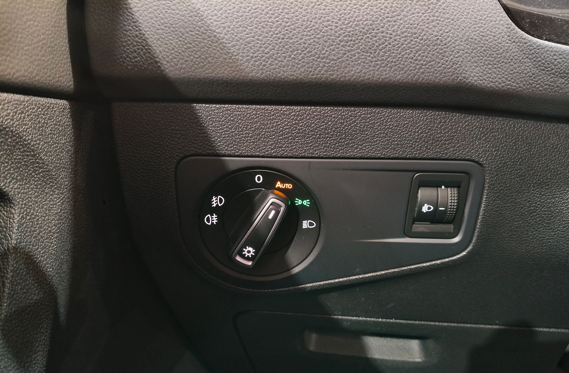 Volkswagen Tiguan Edition 2.0 TDI BMT - foto 21