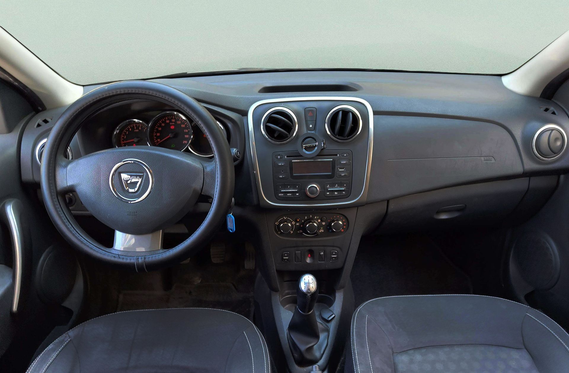 Dacia Sandero Laureate dCi - foto 6