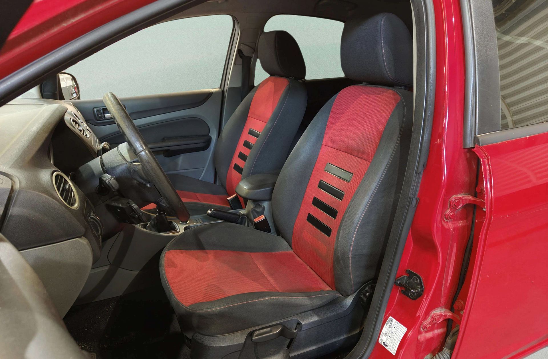 Ford Focus 1.6 TDCi Titanium - foto 7