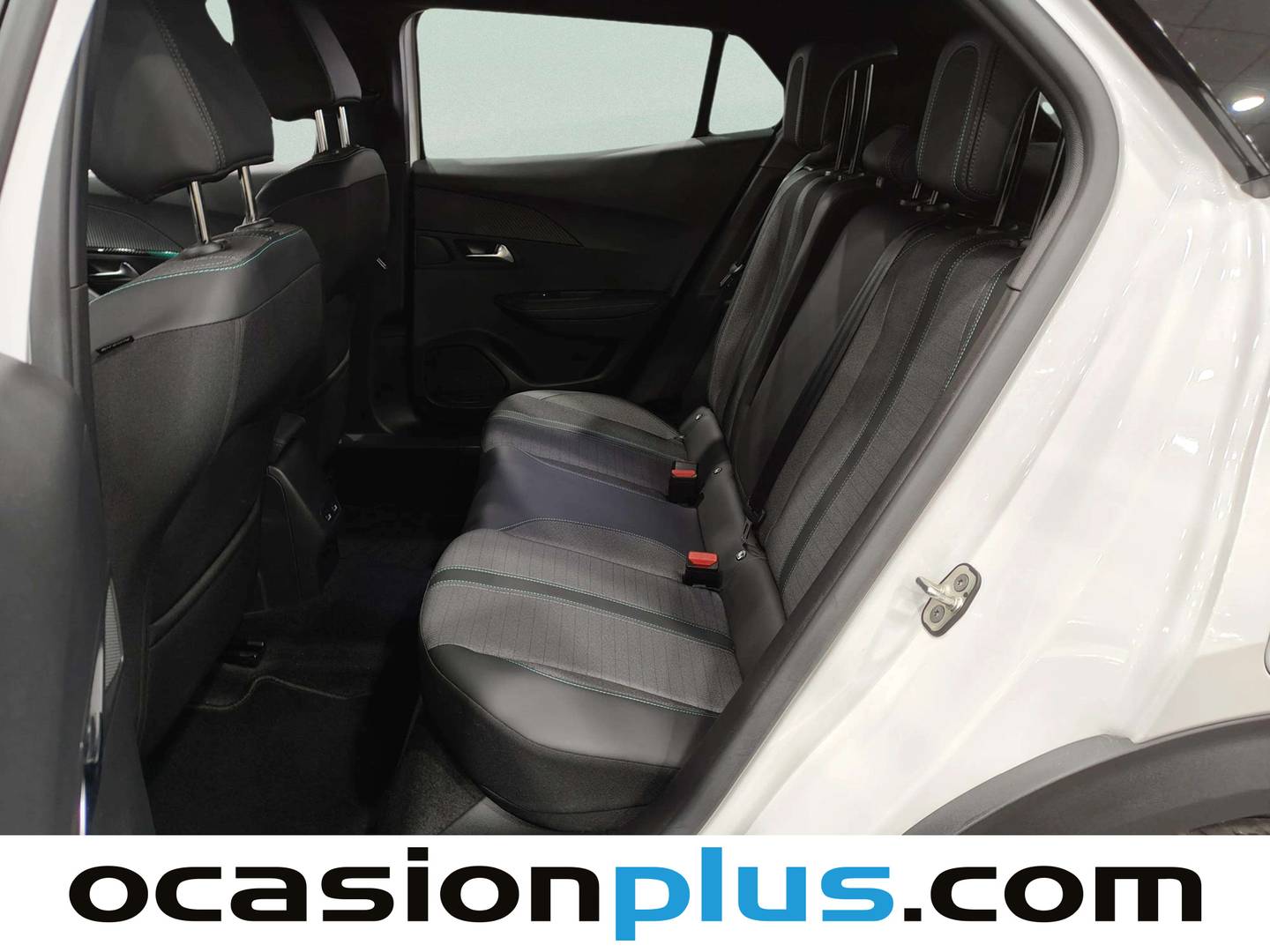 Foto Peugeot 2008 Peugeot 2008 PureTech 130 S&S Allure Pack EAT8 (130 CV)