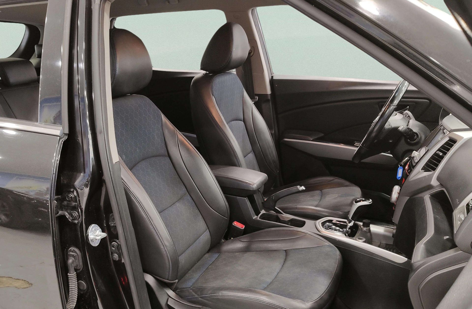 SsangYong Tivoli 1.6 D16T Limited 4x2 - foto 15