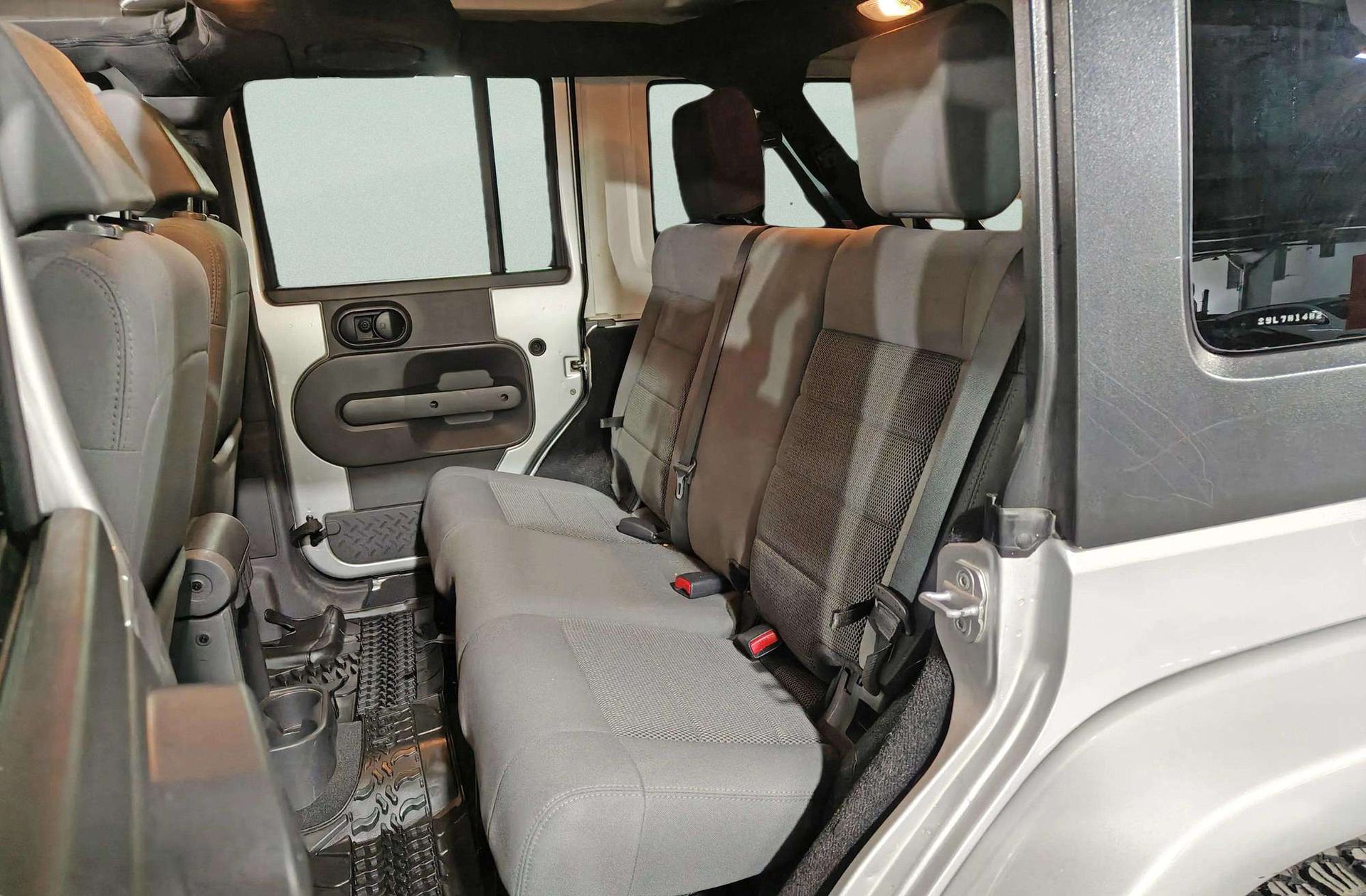 Jeep Wrangler 3.8 V6 Sahara 4x4 - foto 13