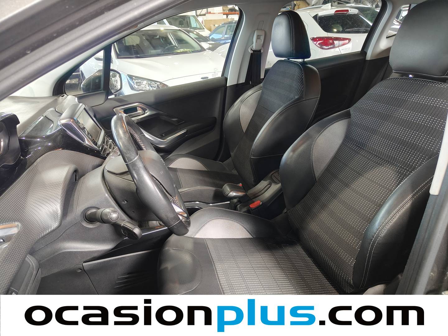 Foto asientos delanteros Peugeot 2008 Peugeot 2008 PureTech 110 S&S Allure (110 CV)