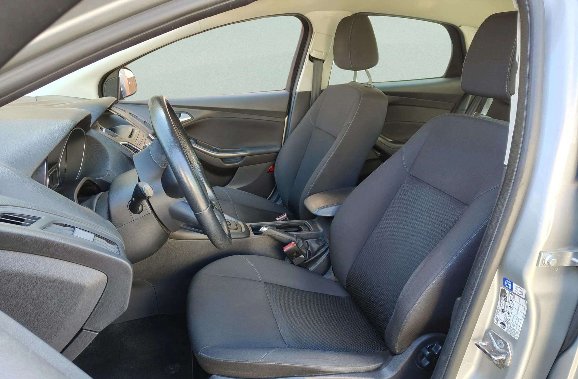 Ford Focus 1.6 TI-VCT Trend+ PowerShift - foto 9