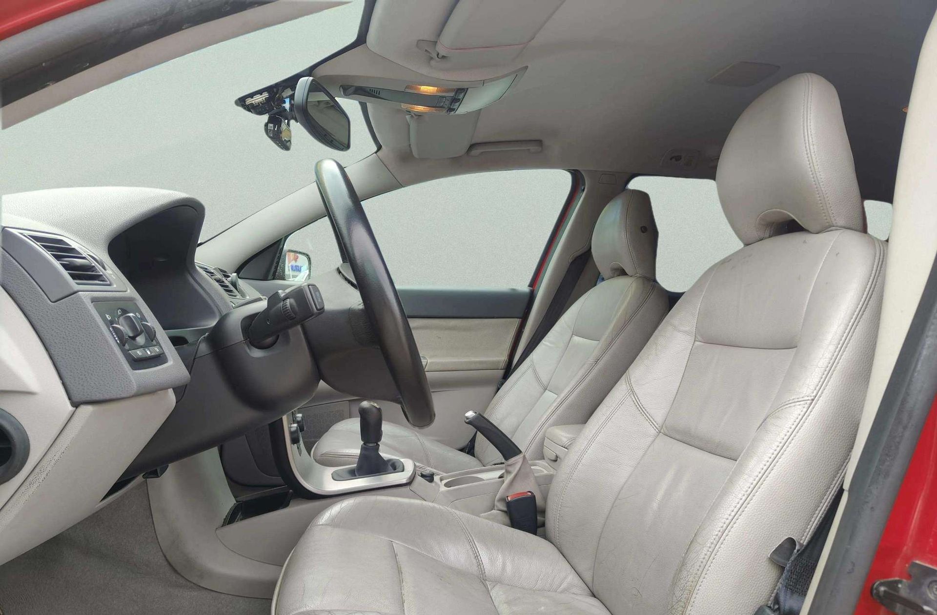 Volvo V50 2.4i Momentum - foto 8