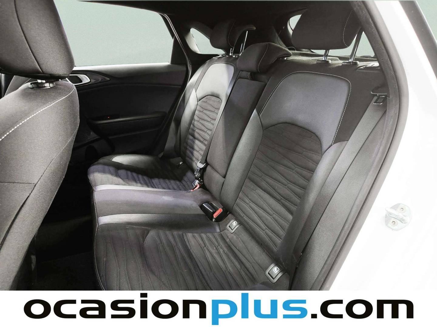 Foto asientos traseros KIA Ceed KIA Ceed 1.6 MHEV GT Line (136 CV)