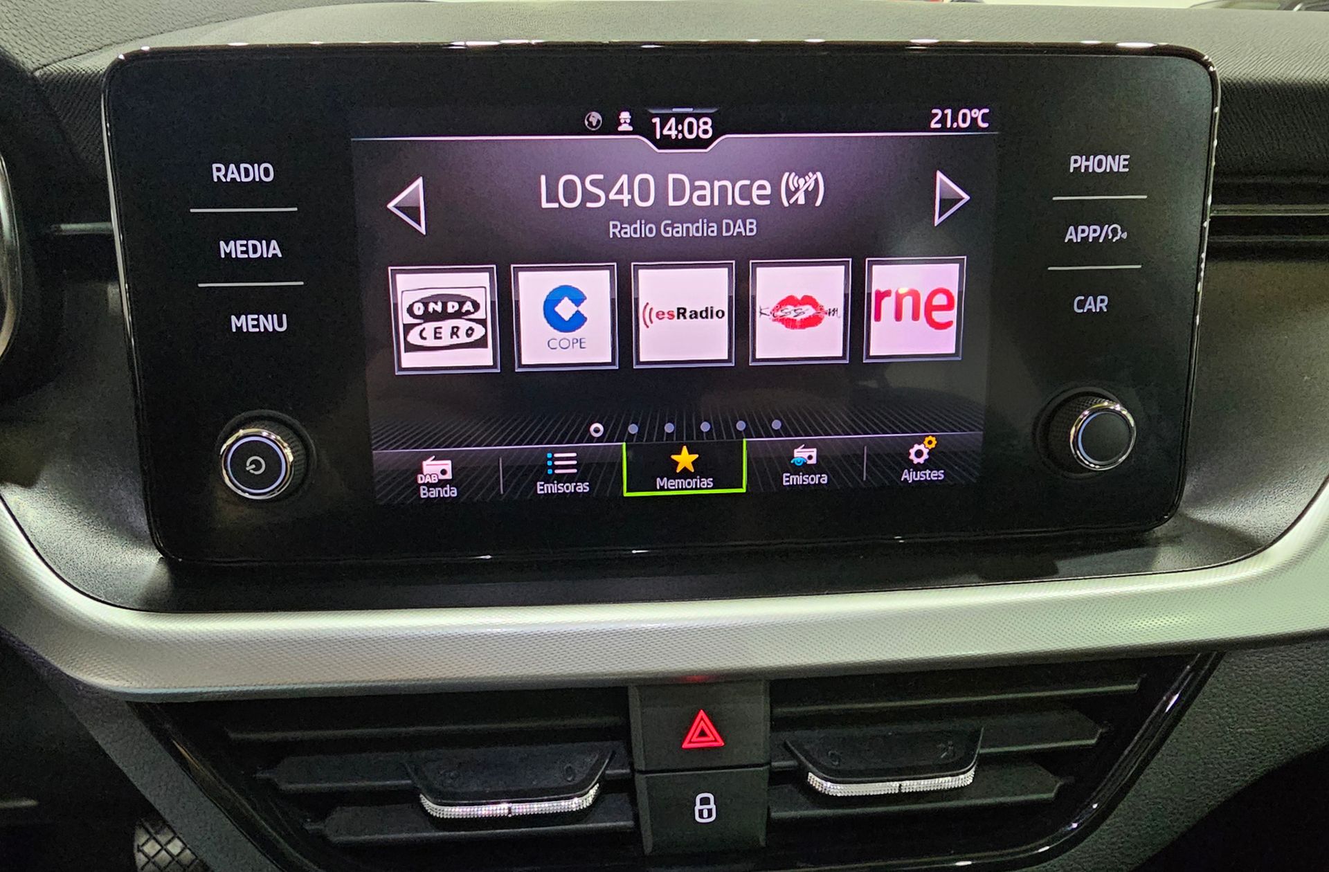 Škoda Kamiq 1.5 TSI Ambition DSG - foto 35