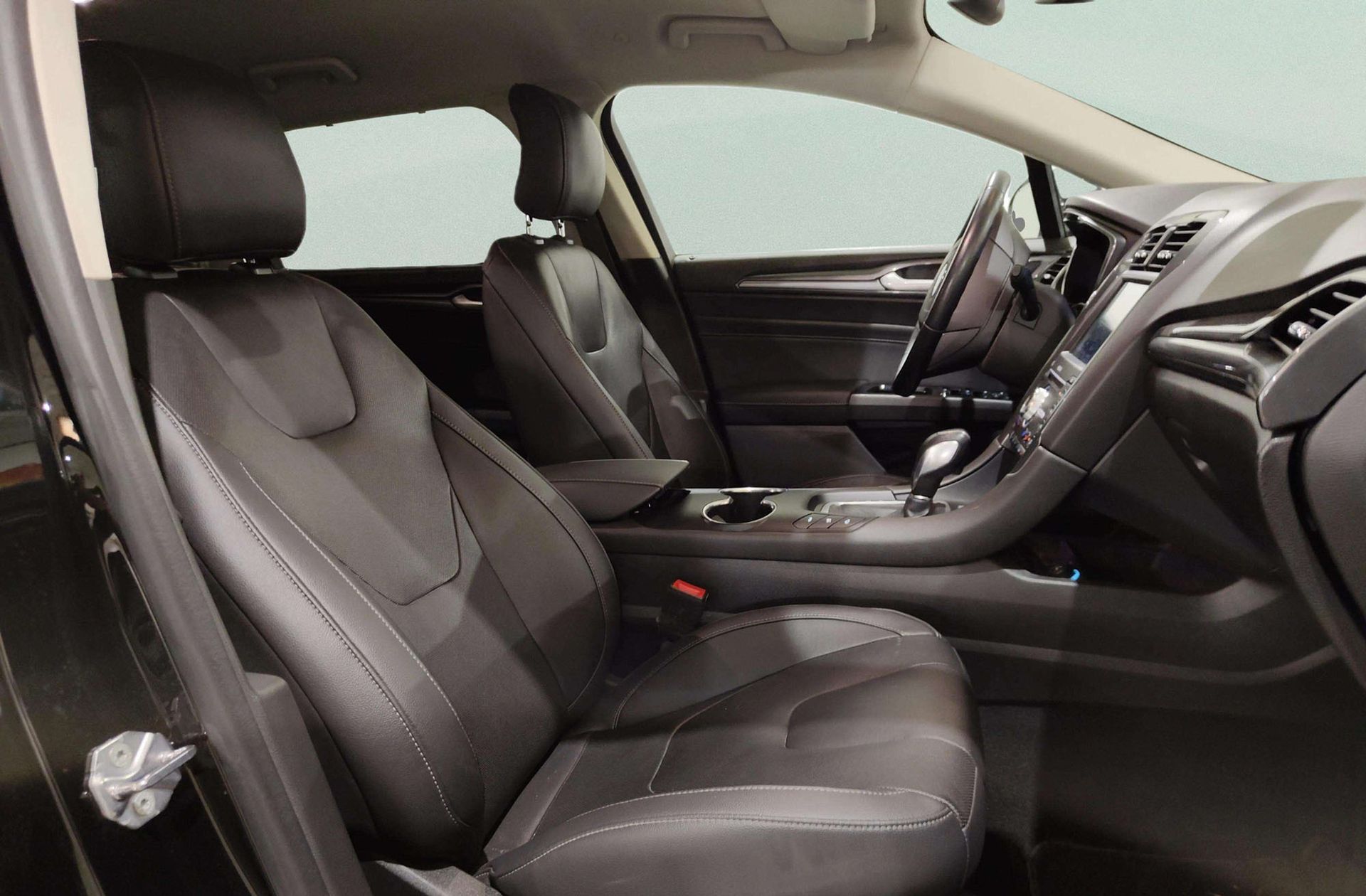Ford Mondeo SportBreak 2.0 Híbrido Hev Titanium - foto 22