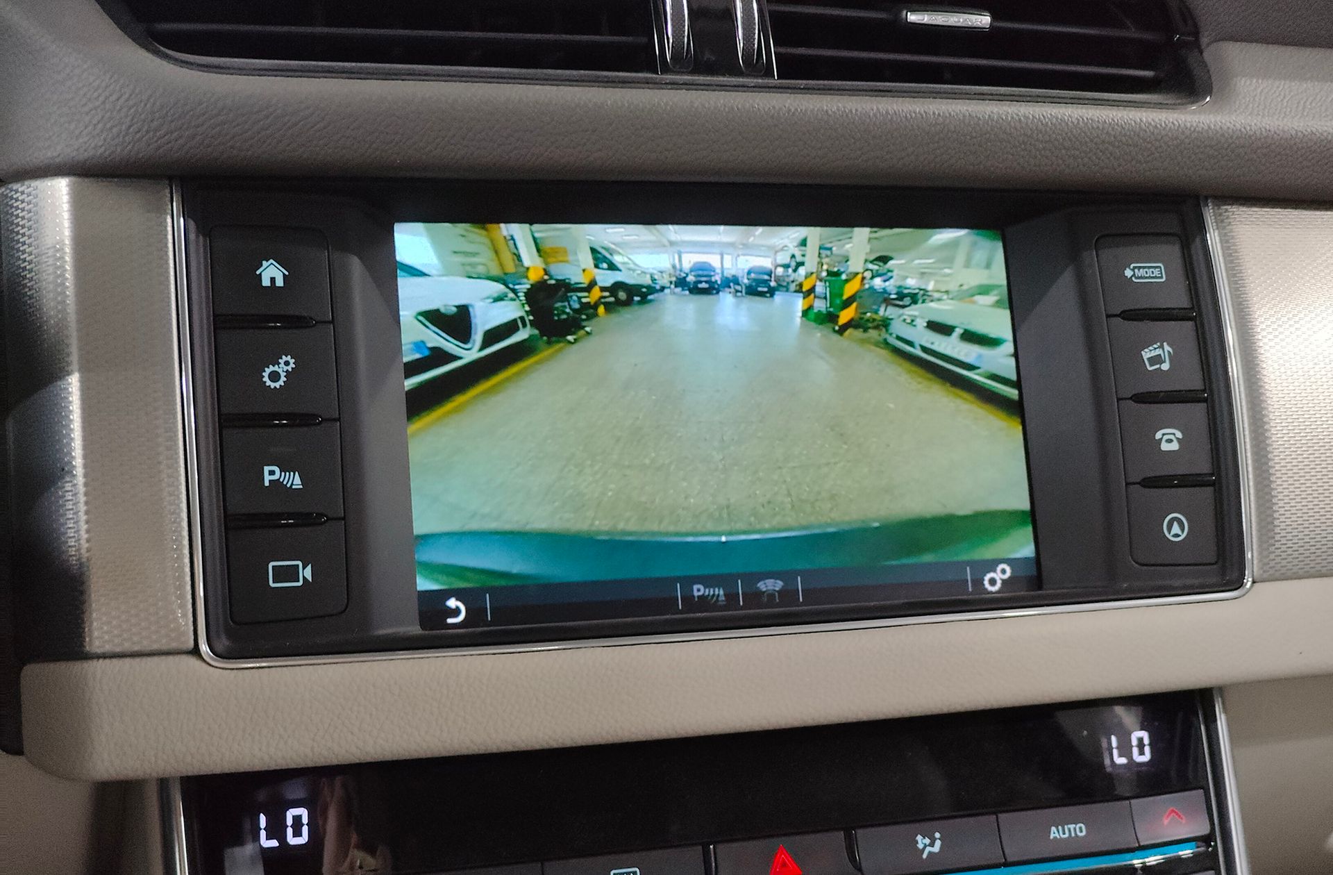 Jaguar XF 2.0 D Prestige - foto 8
