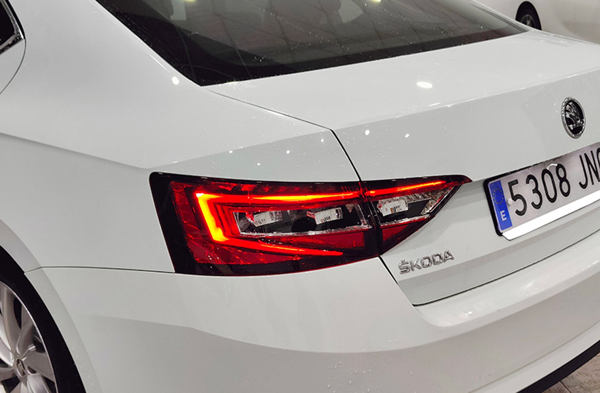Škoda Superb 1.4 TSI Style DSG - foto 17