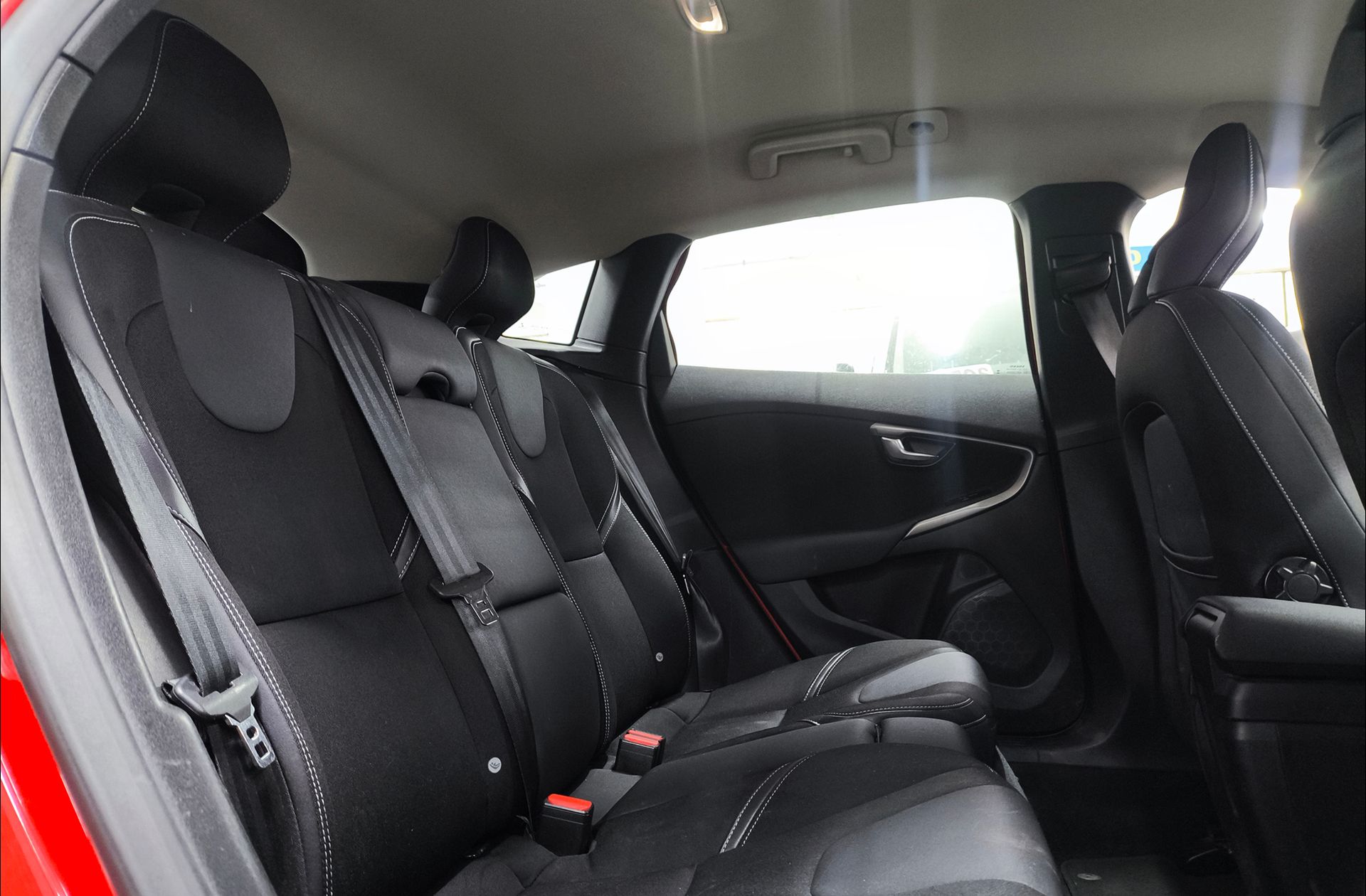 Volvo V40 2.0 D3 Momentum - foto 14