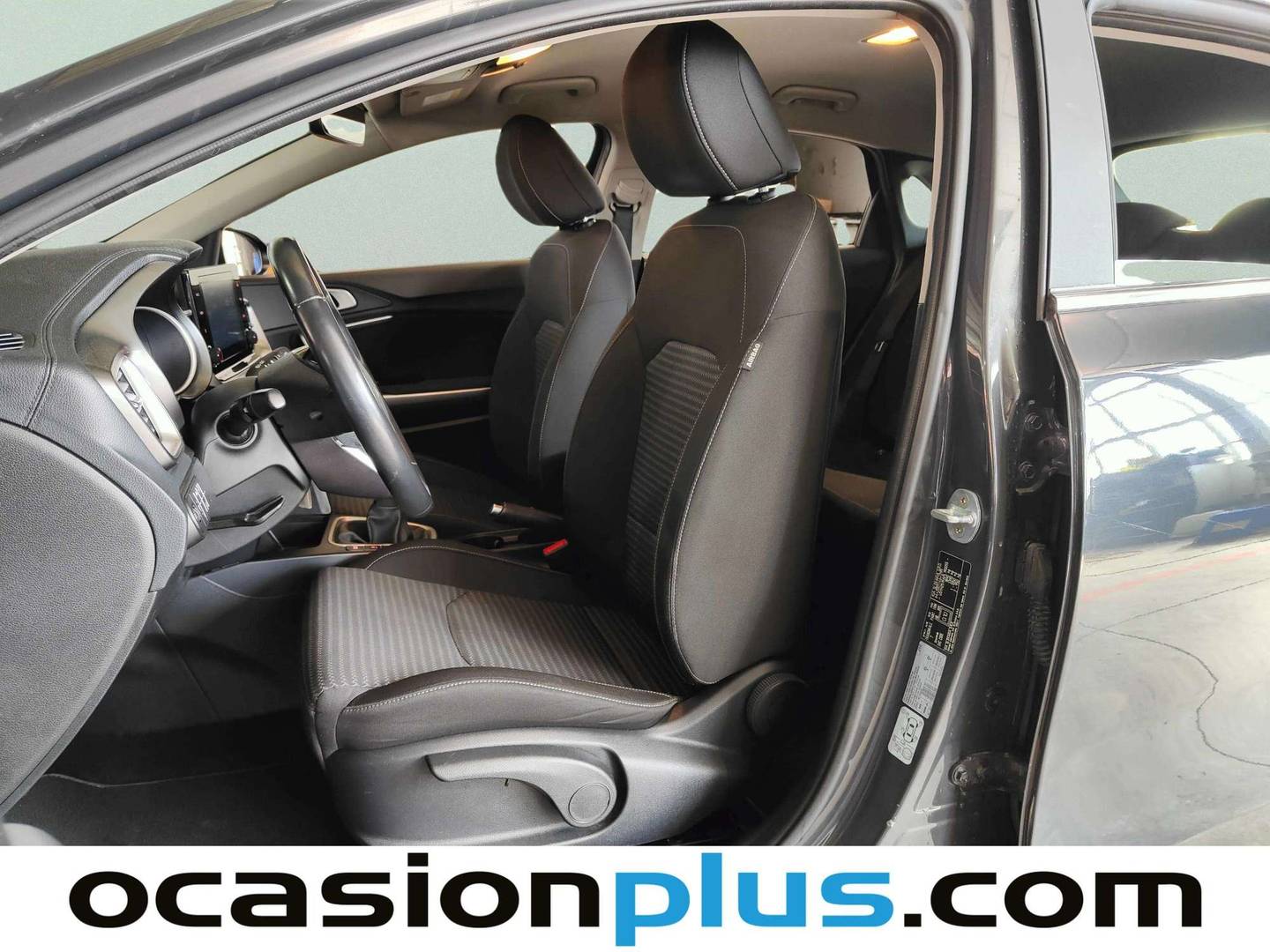 Foto asientos delanteros KIA Ceed KIA Ceed 1.6 MHEV iMT Drive (136 CV)