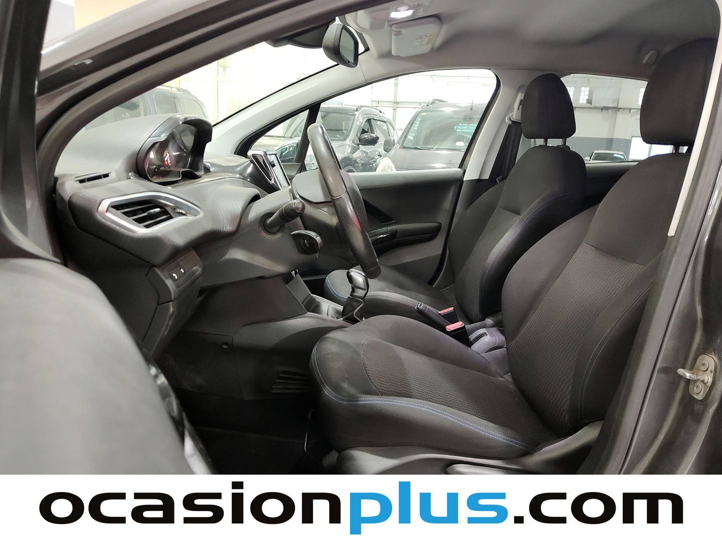 Foto Peugeot 208 Peugeot 208 5P Signature 1.2L PureTech (82CV)