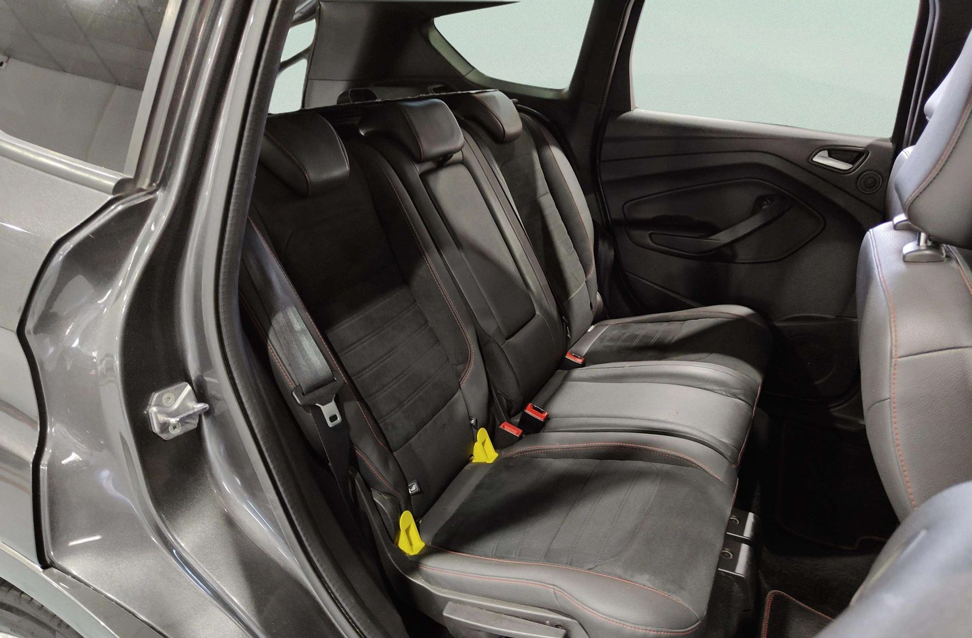 Ford Kuga 2.0 TDCi ST-LIne Limited Edition 4x2 - foto 21