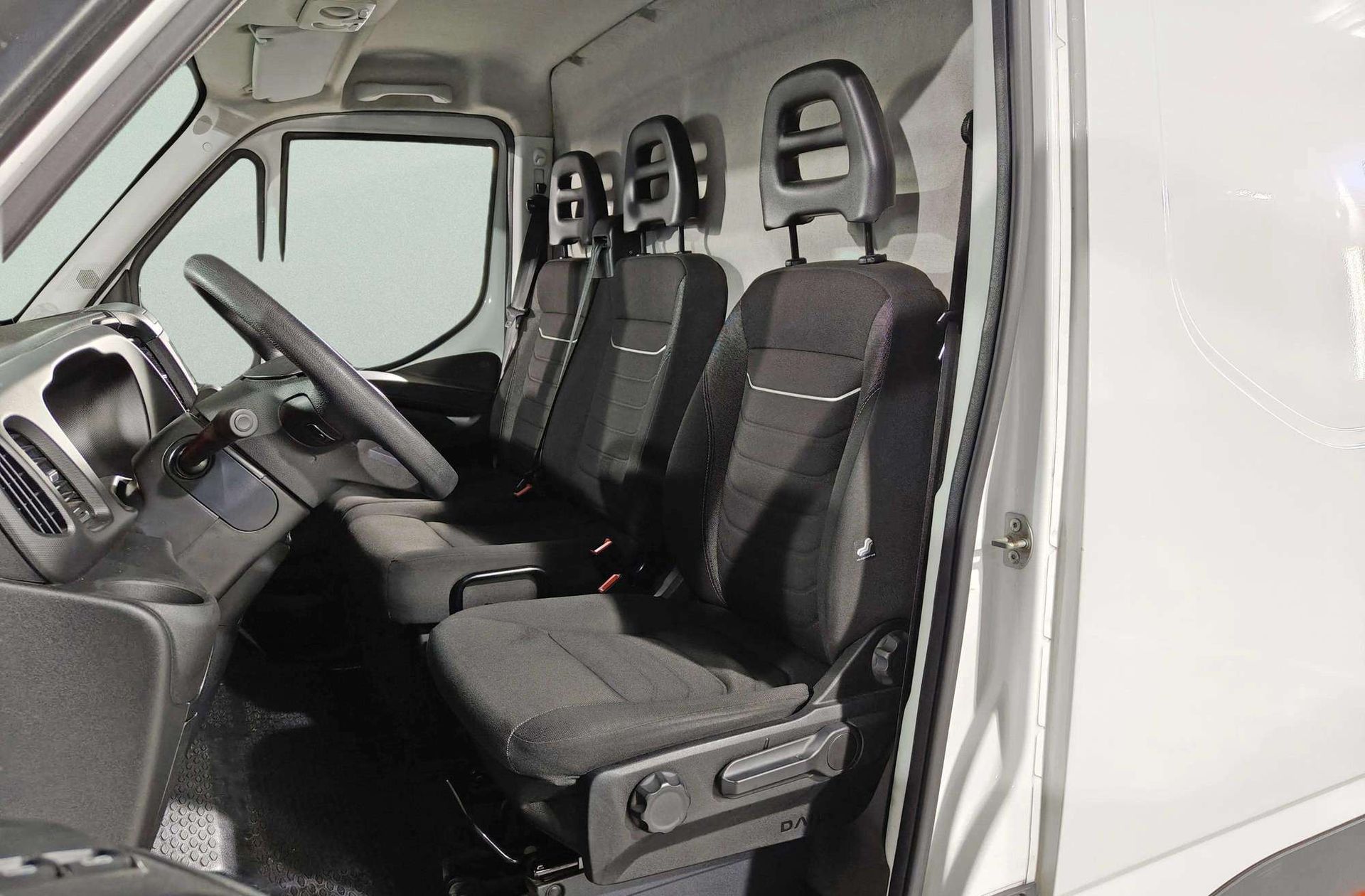 Iveco Daily Furgon 35S 16 V 3520L/H2 - foto 9
