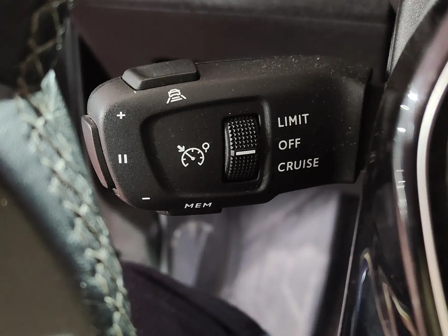 Foto Peugeot 3008 Peugeot 3008 BlueHDI 130 S&S Allure EAT8 (130 CV)