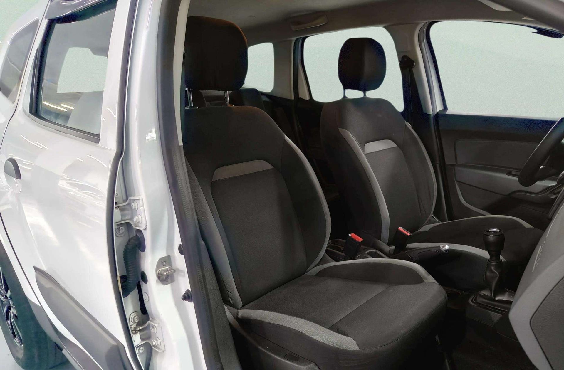 Dacia Duster Essential TCe 4x2 - foto 17