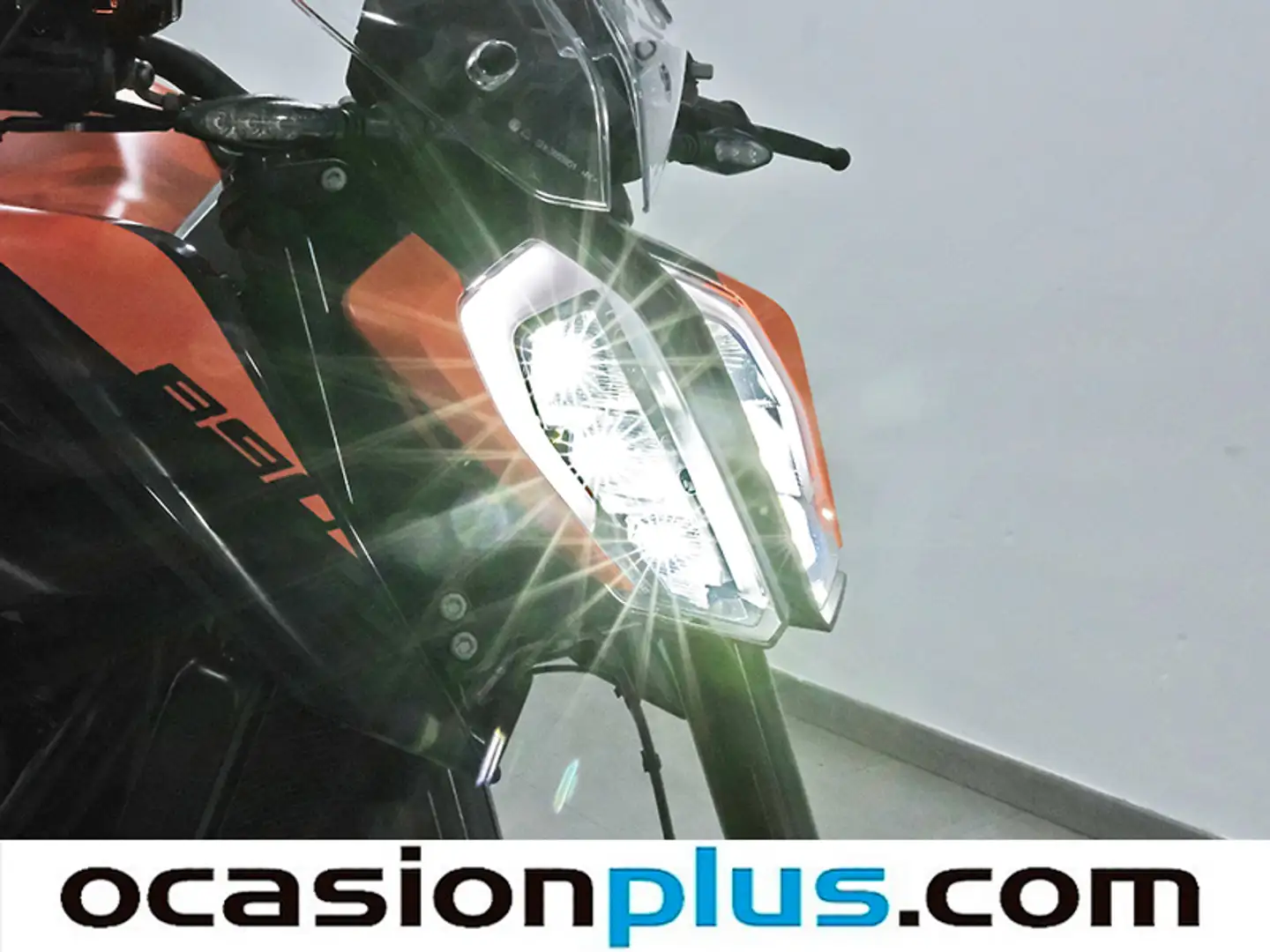 Foto KTM 890 DUKE L KTM 890 DUKE L 890 DUKE L (95 Cv)