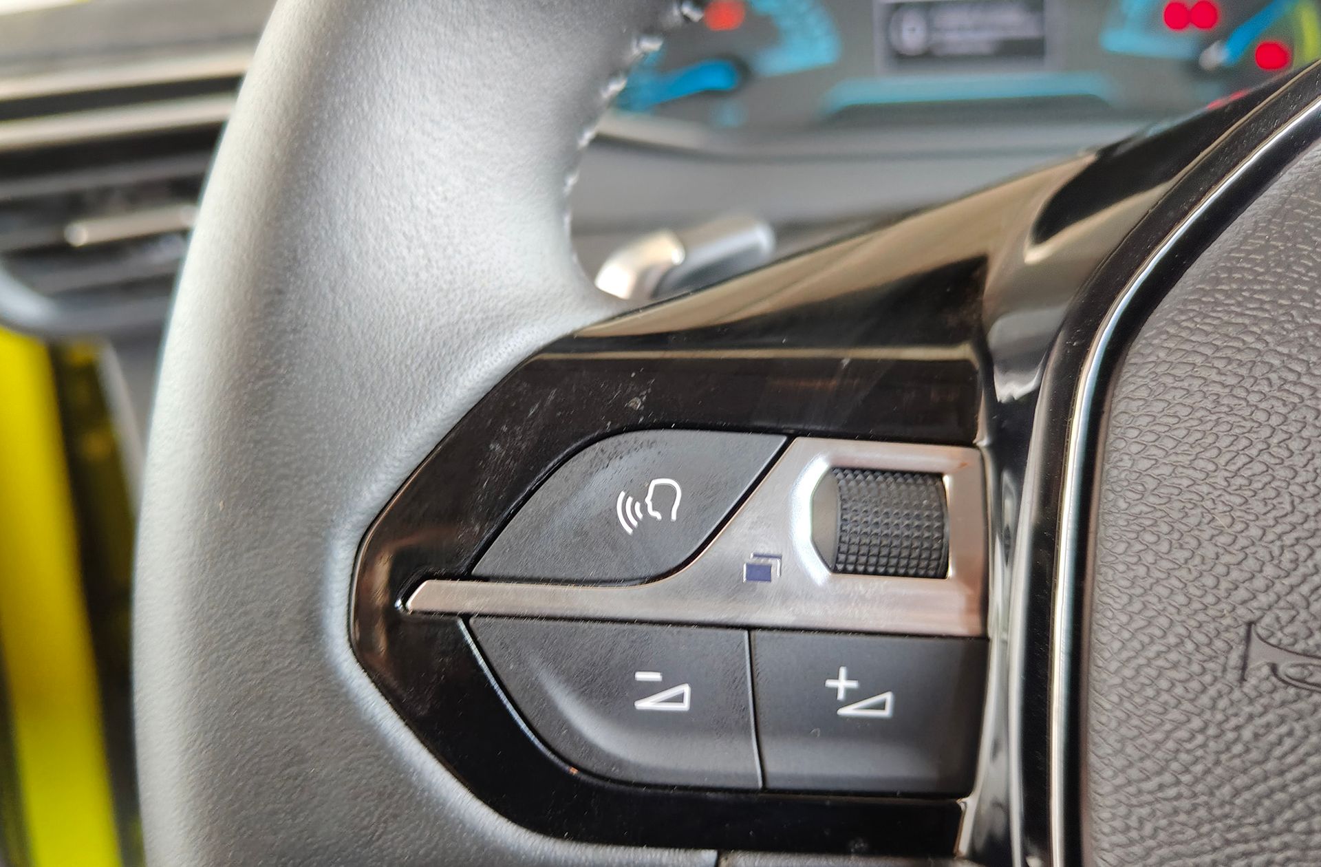 Peugeot 208 Style Hybrid 100 eDCS6 - foto 22