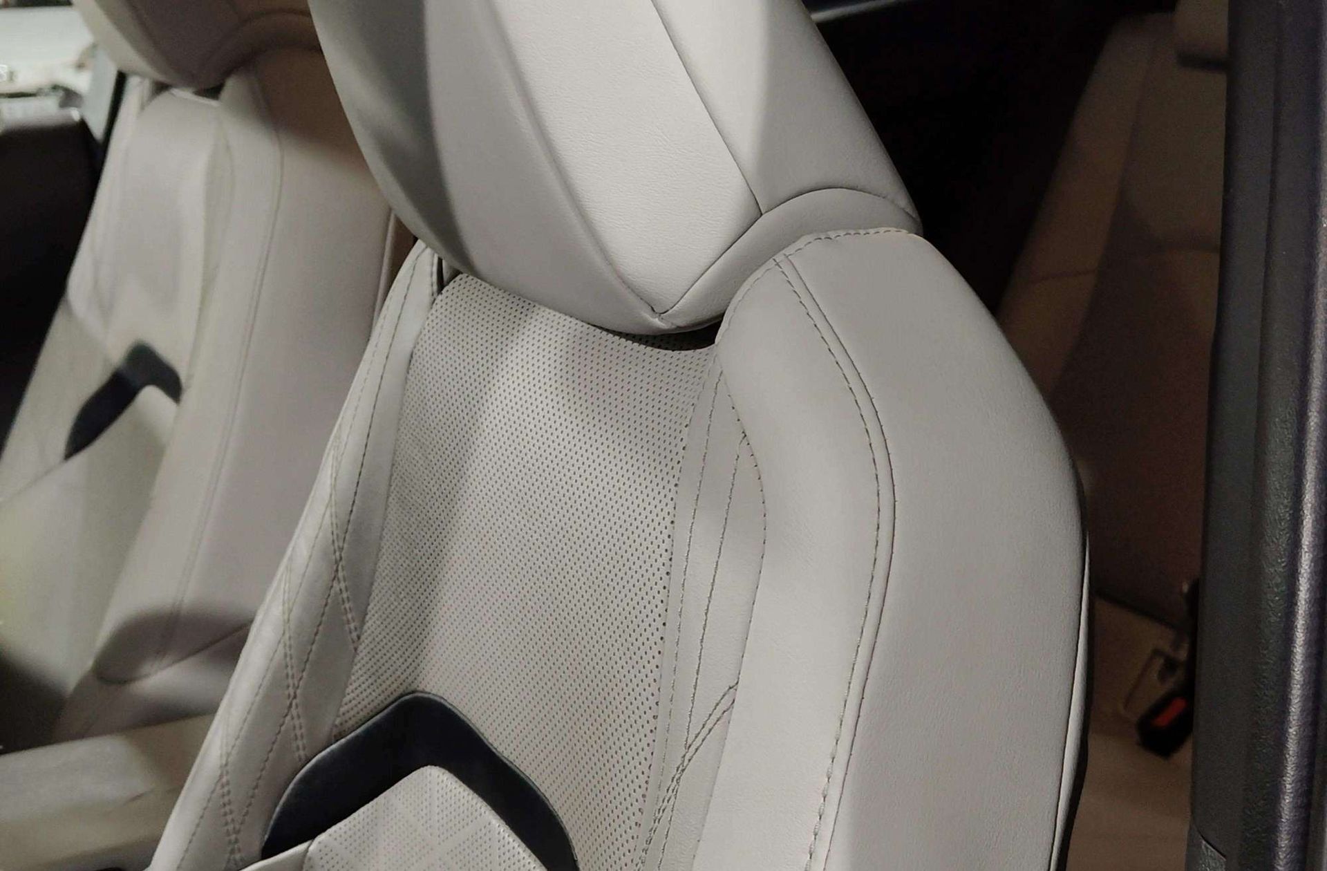 Lexus UX 250h Luxury - foto 18