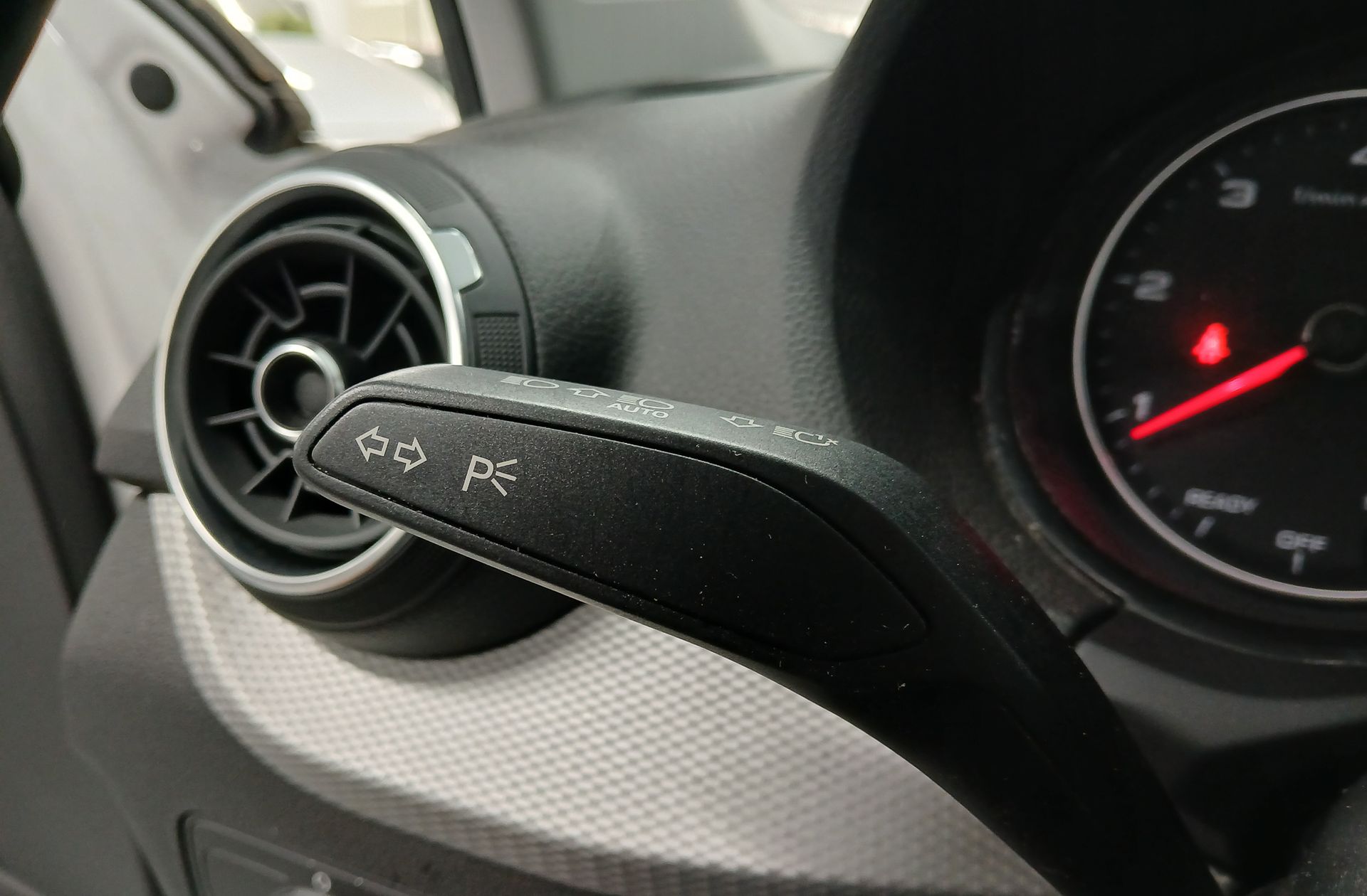 Audi Q2 Advanced 30 TDI S tronic - foto 25