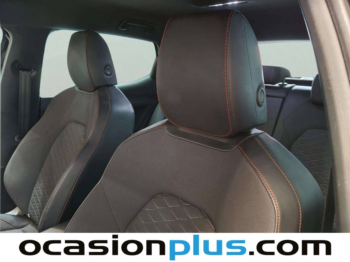 Equipamiento del Seat León Seat León 1.0 TSI S&S FR 25 Aniversario (110 CV)