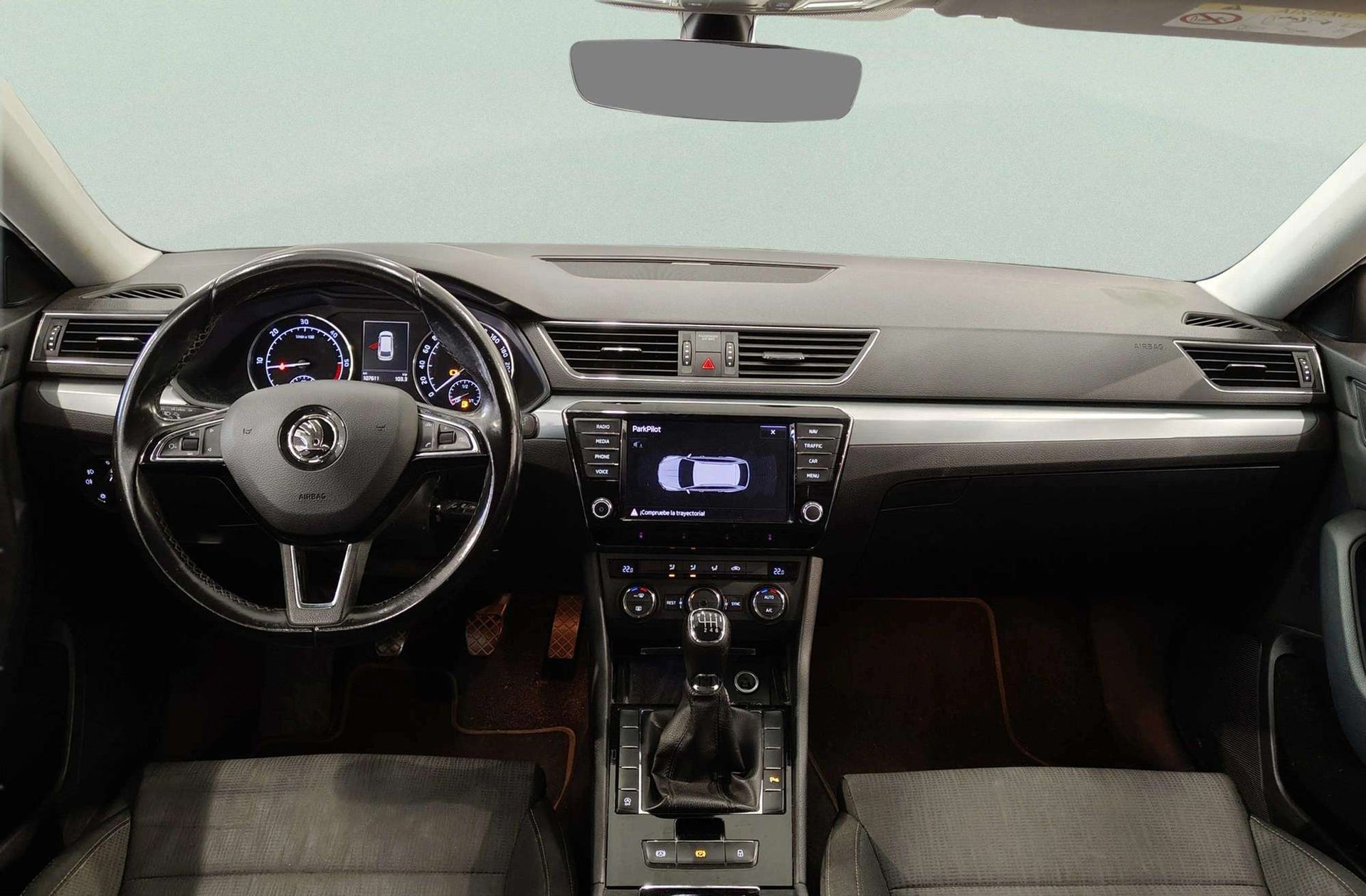 Škoda Superb Combi 2.0 TDI Ambition - foto 6