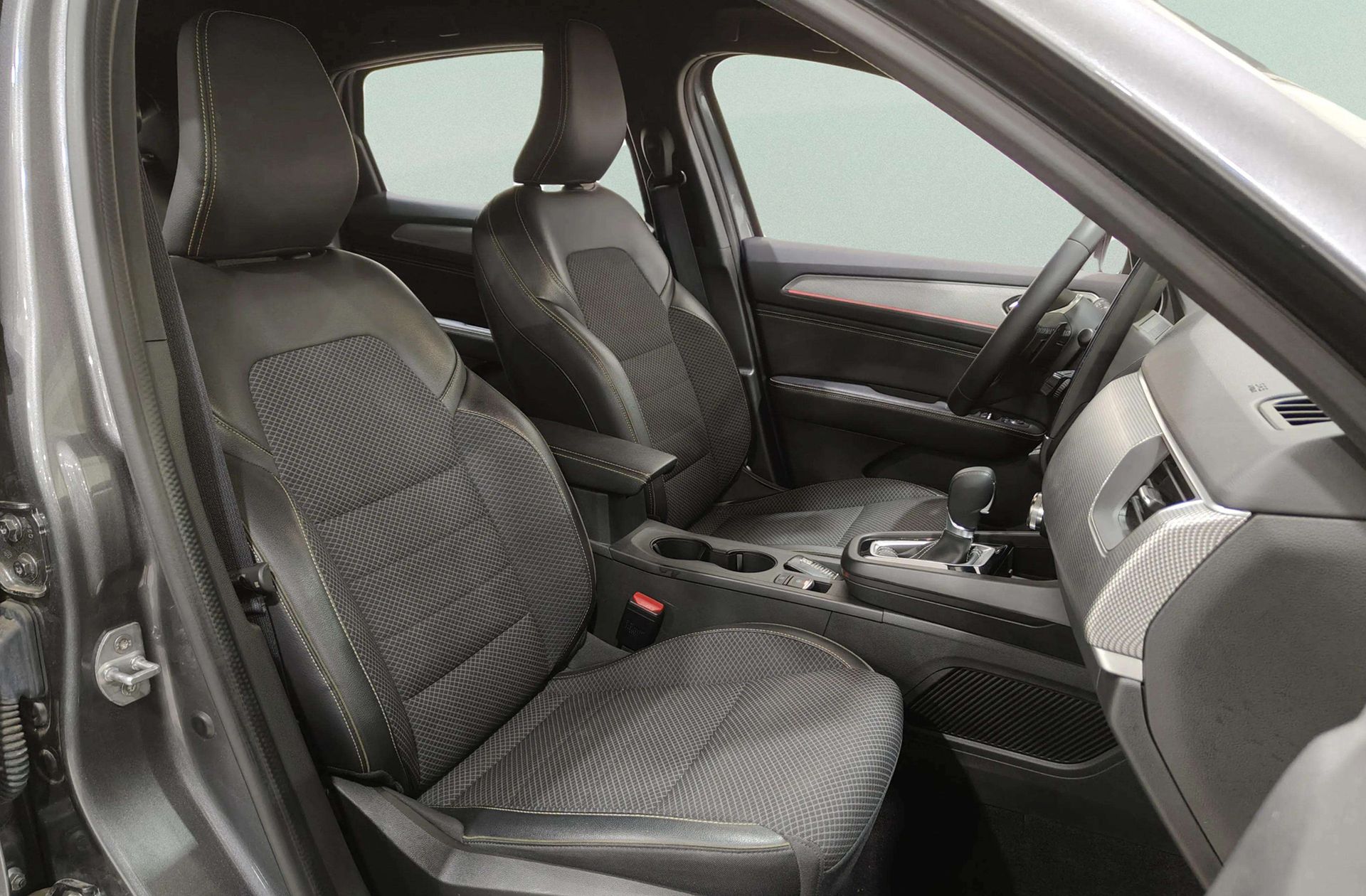 Renault Arkana Techno TCe 140 Mild hybrid EDC - foto 22