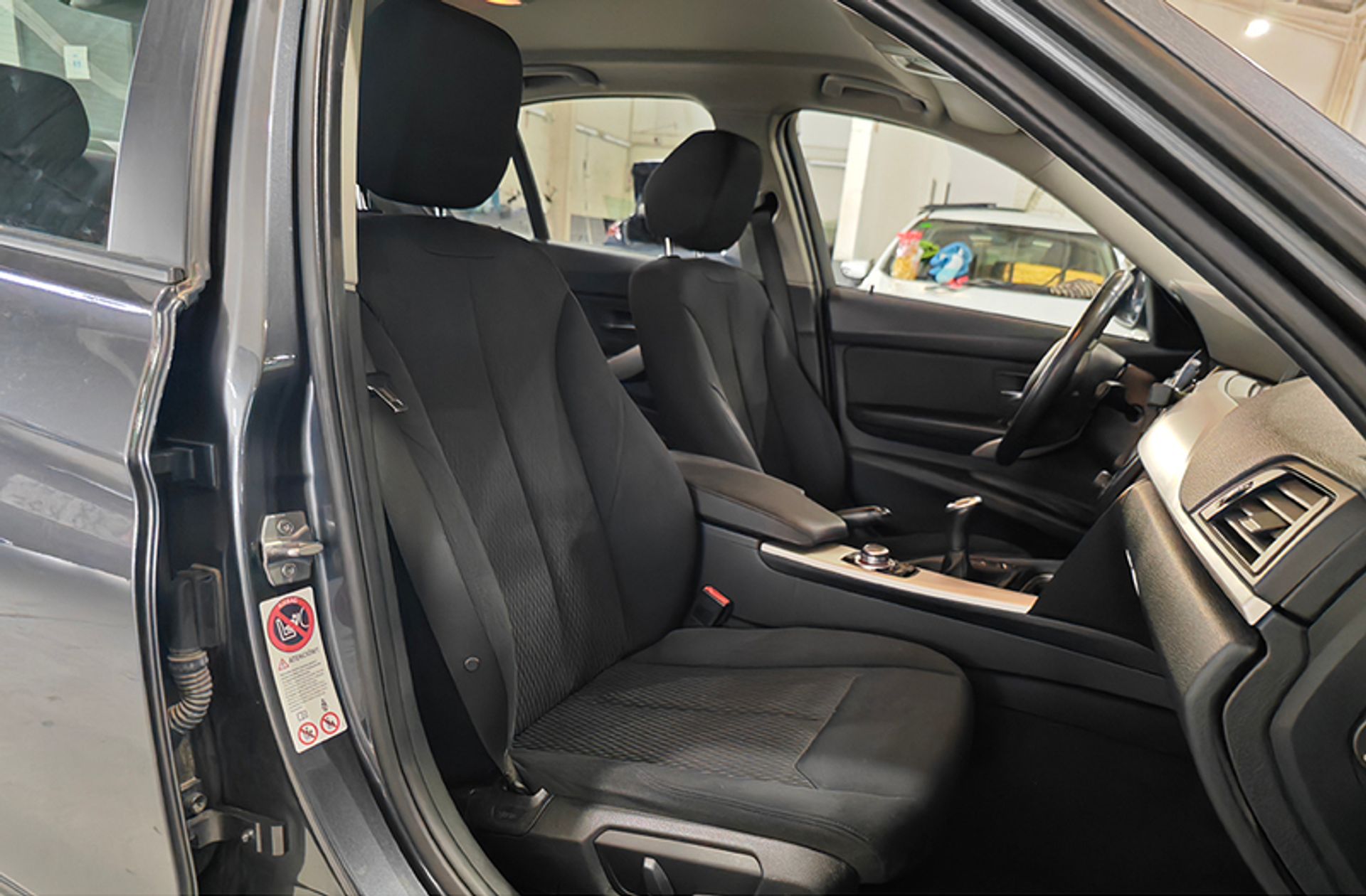 BMW Serie 3 318d - foto 19