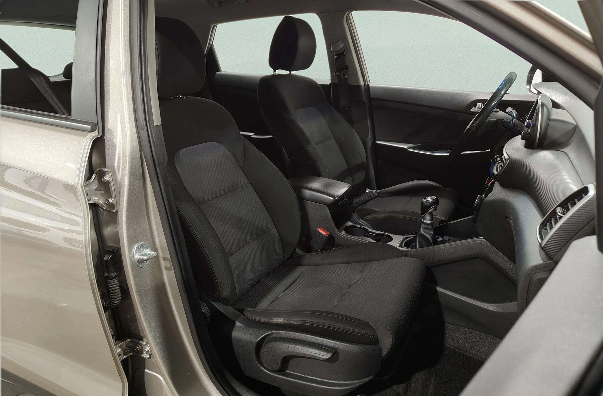 Hyundai Tucson 1.6 GDI BlueDrive Essence 4x2 - foto 17