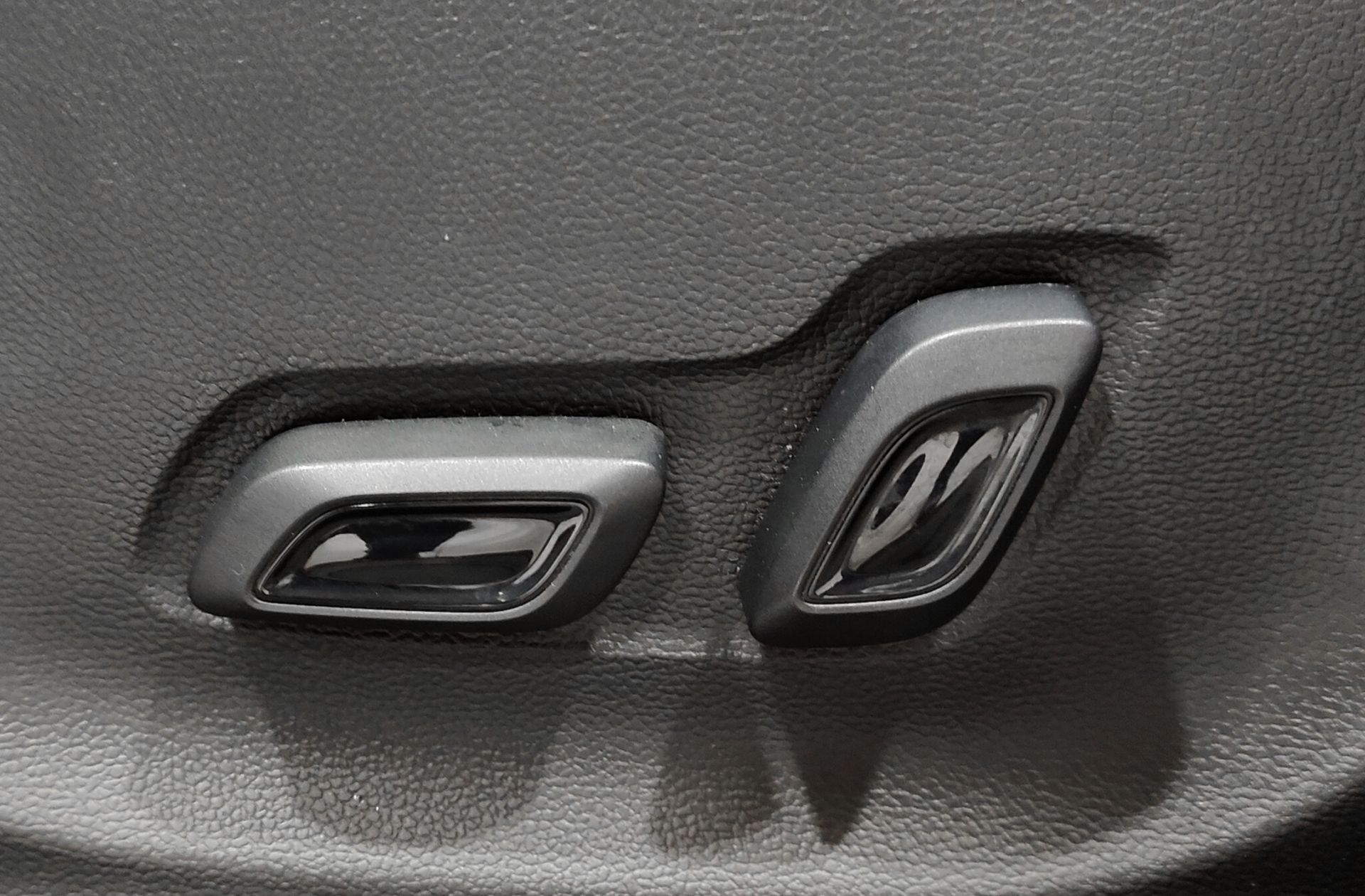 MG ZS 1.0T Luxury - foto 16